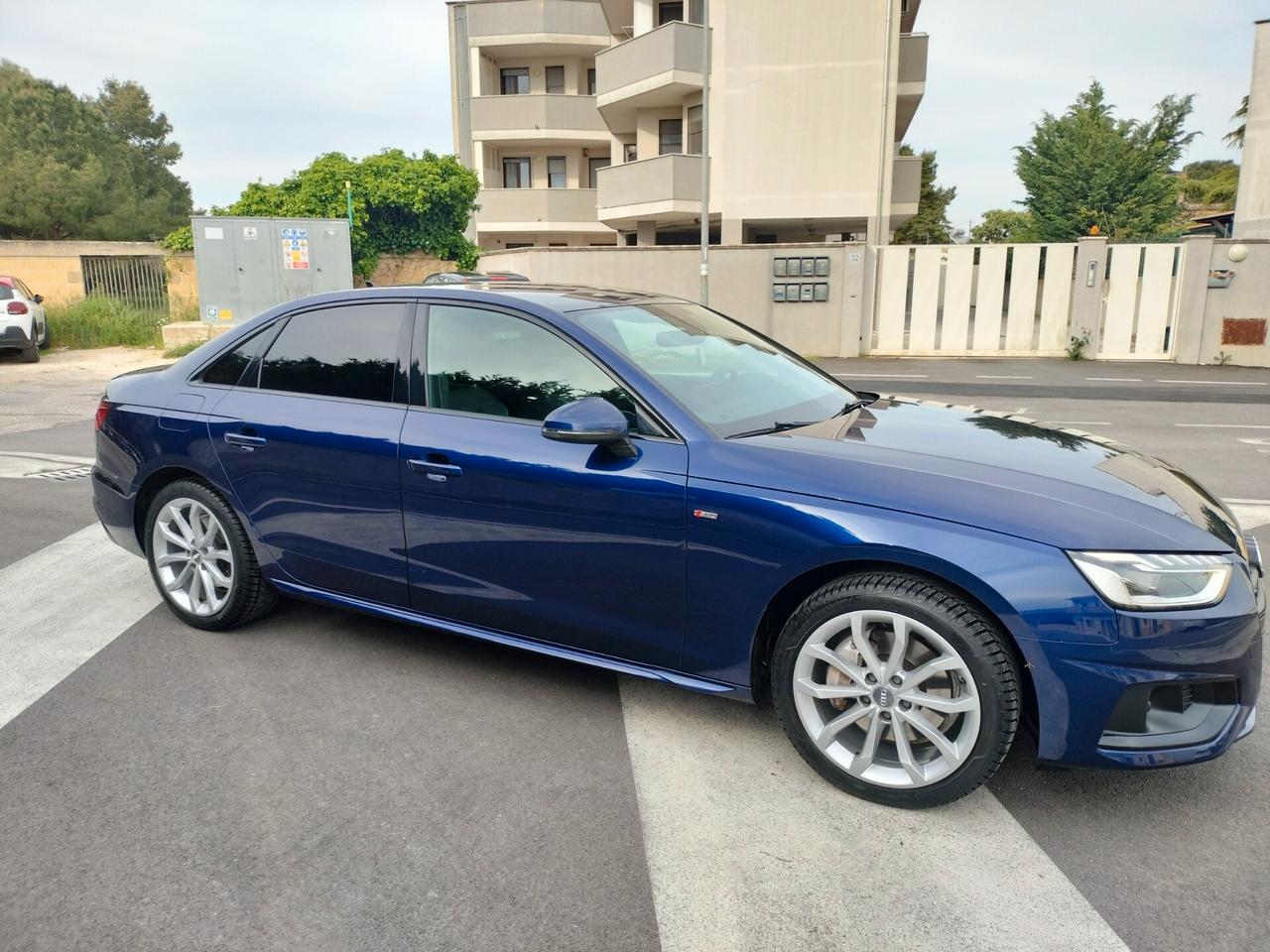 Audi A4 40 TDI S tronic line edition