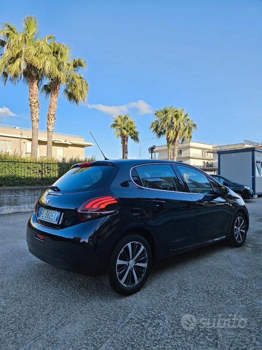 PEUGEOT 208 ALLURE