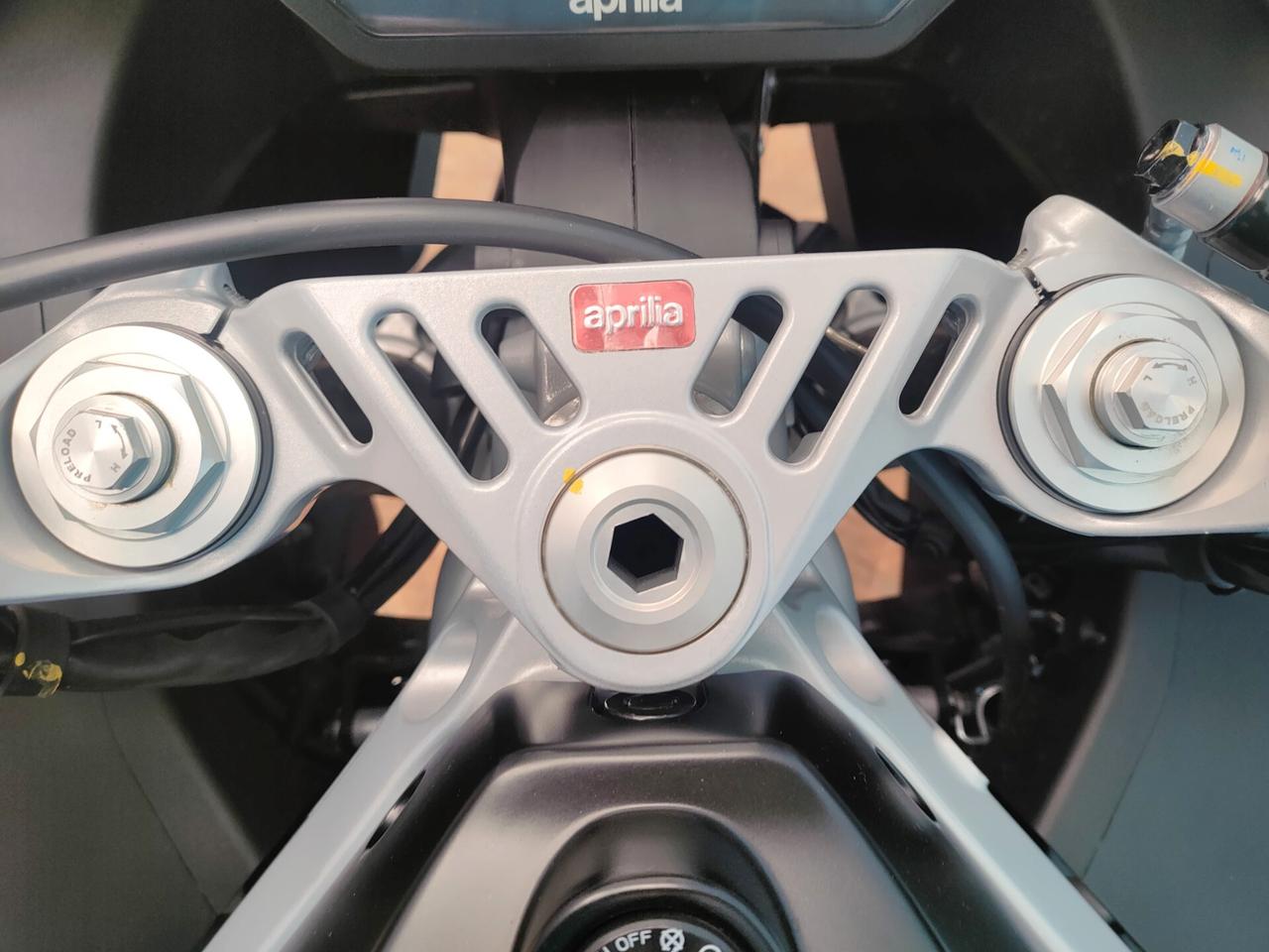 Aprilia RS 457 soli 2409 km.