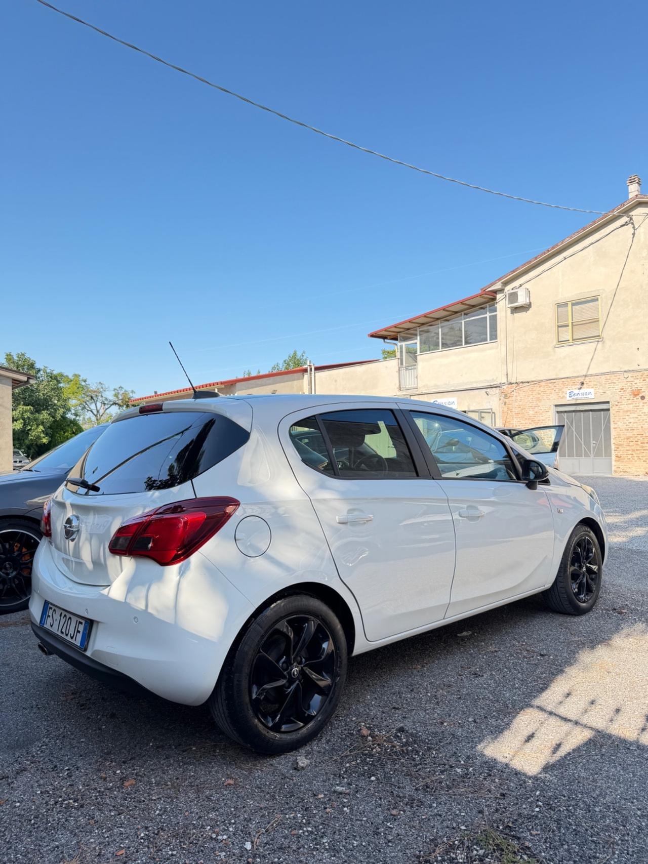 Opel Corsa 1.2 5 porte Black Edition