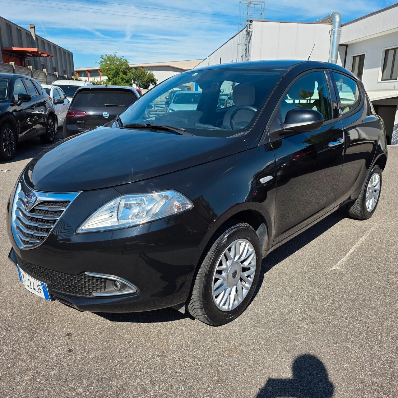 Lancia Ypsilon 0.9 TwinAir 85 CV 5 porte Metano Ecochic Gold