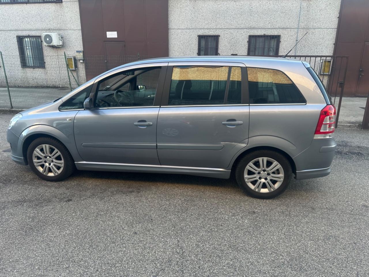 Opel Zafira 1.8 16V VVT Cosmo