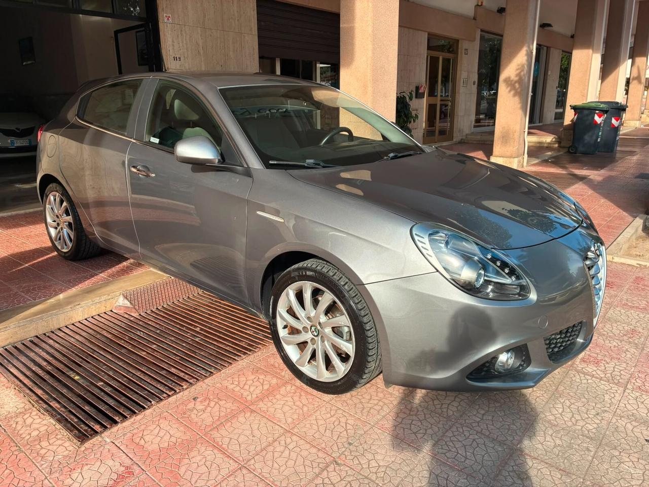 AlfaRomeo Giulietta 1.6mjet105CV garantita-2015
