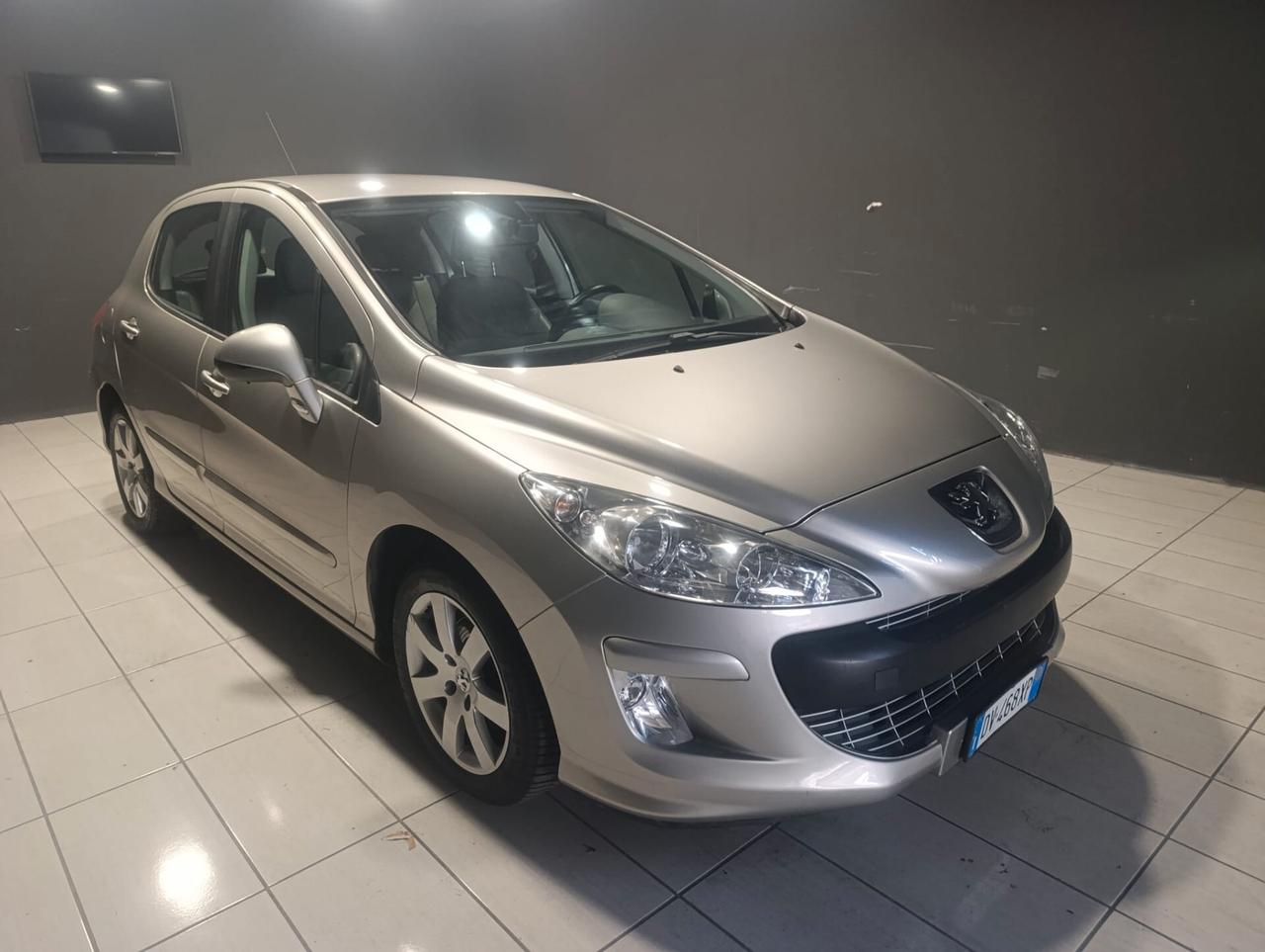 Peugeot 308 del 2009 benzina 80.000 km