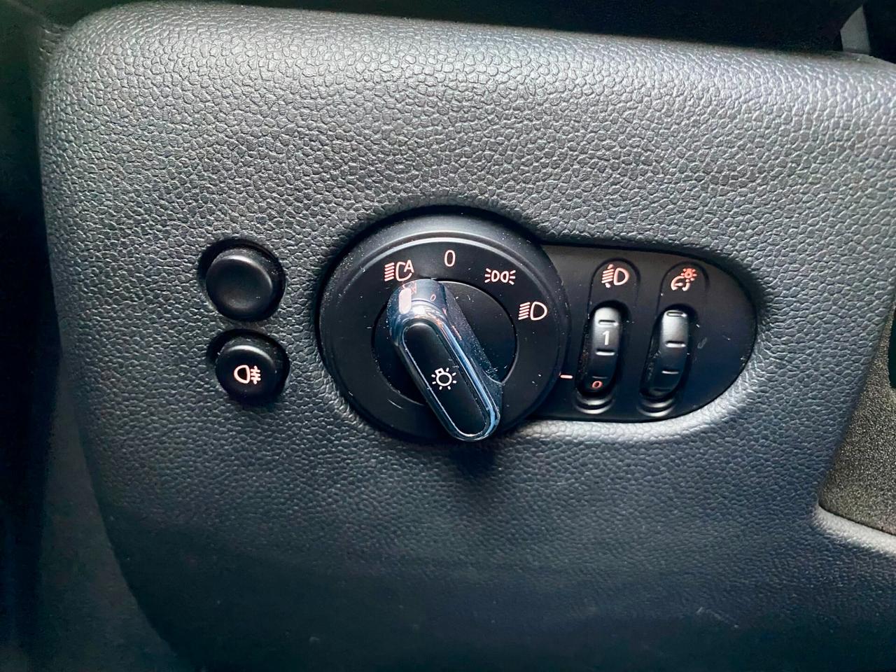 MINI One 1.2 3p 102cv ADATTA A NEO PATENTATI