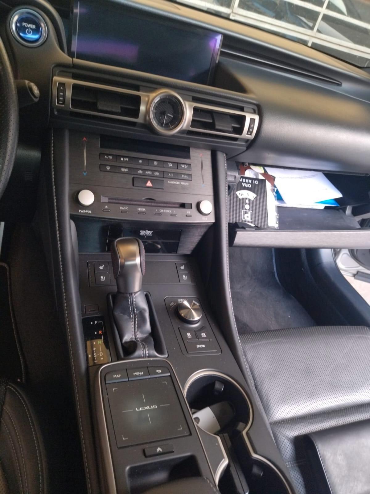 Lexus RC 300h Hybrid F Sport