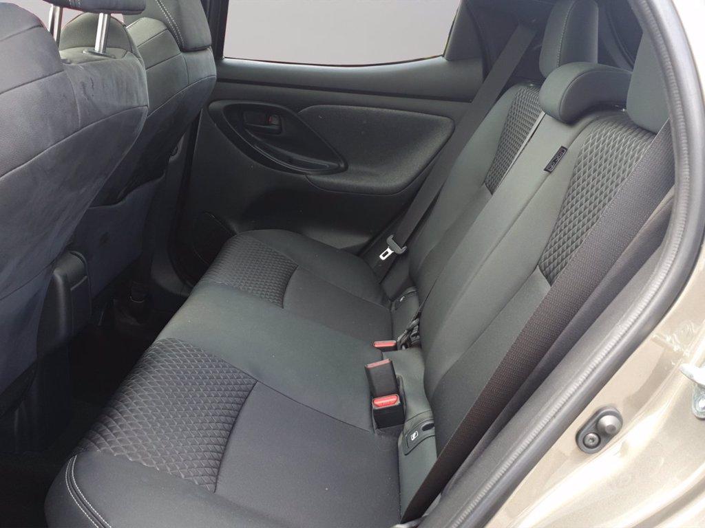 TOYOTA Yaris 1.5h lounge del 2022