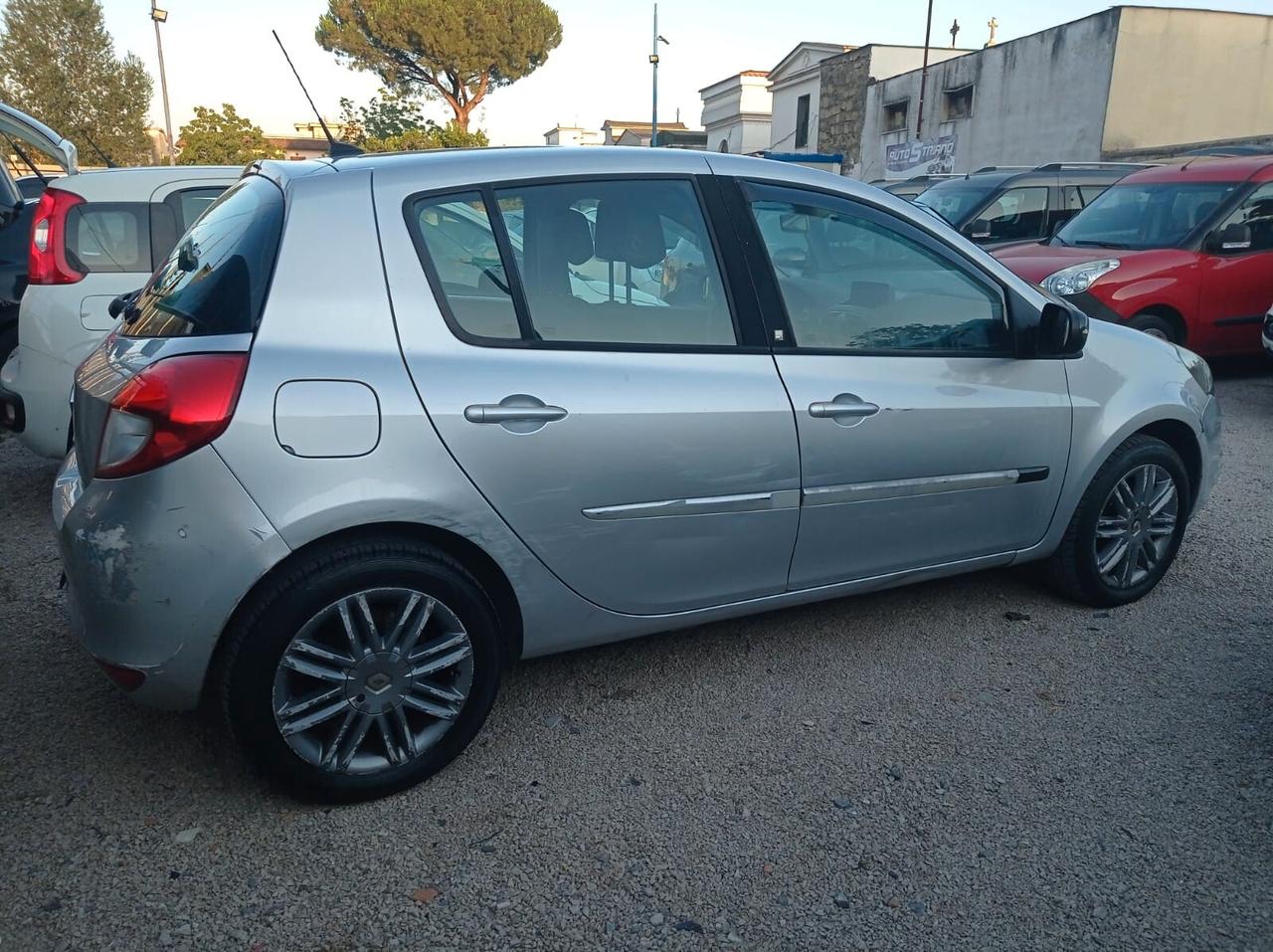 Renault Clio 1.2 16V 5 porte Live! -2011