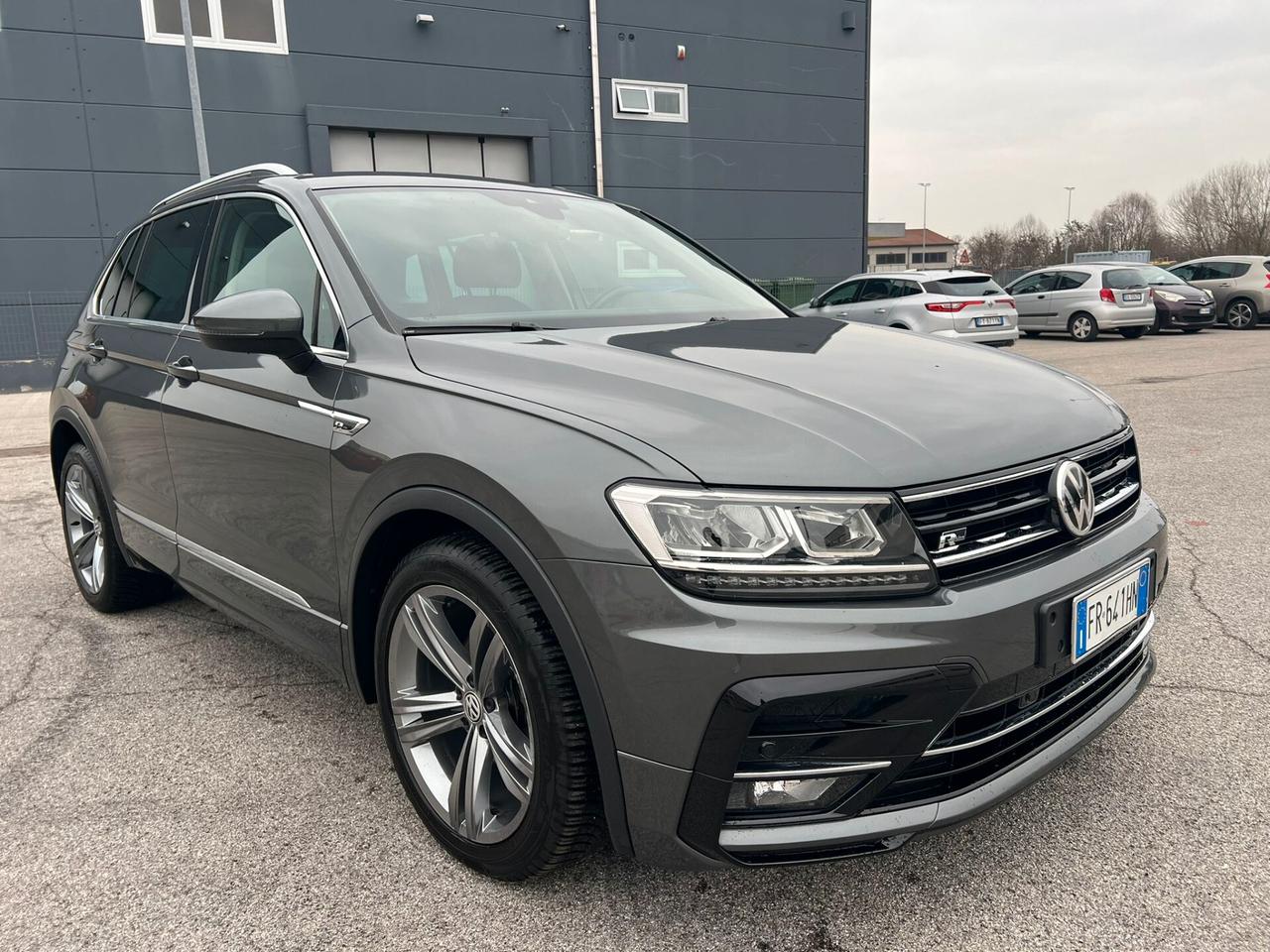Volkswagen Tiguan 1.6 TDI SCR Sport BlueMotion R-LINE
