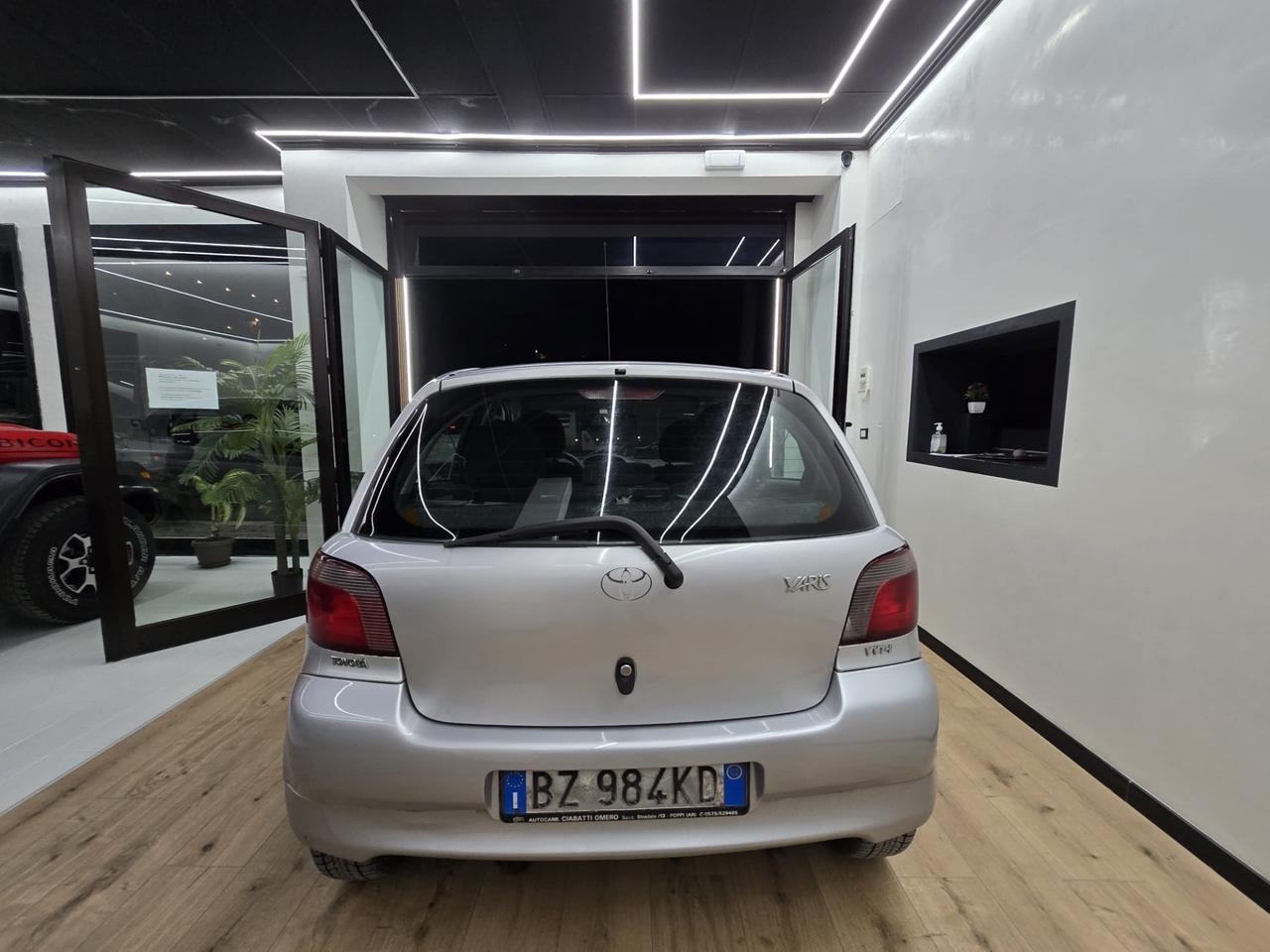 Toyota Yaris 1.0i 16V cat 5 porte