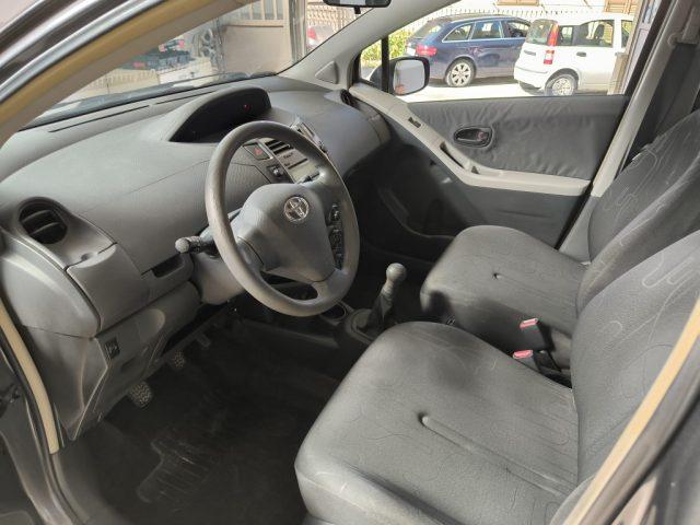 TOYOTA Yaris 1.0 5 porte Now