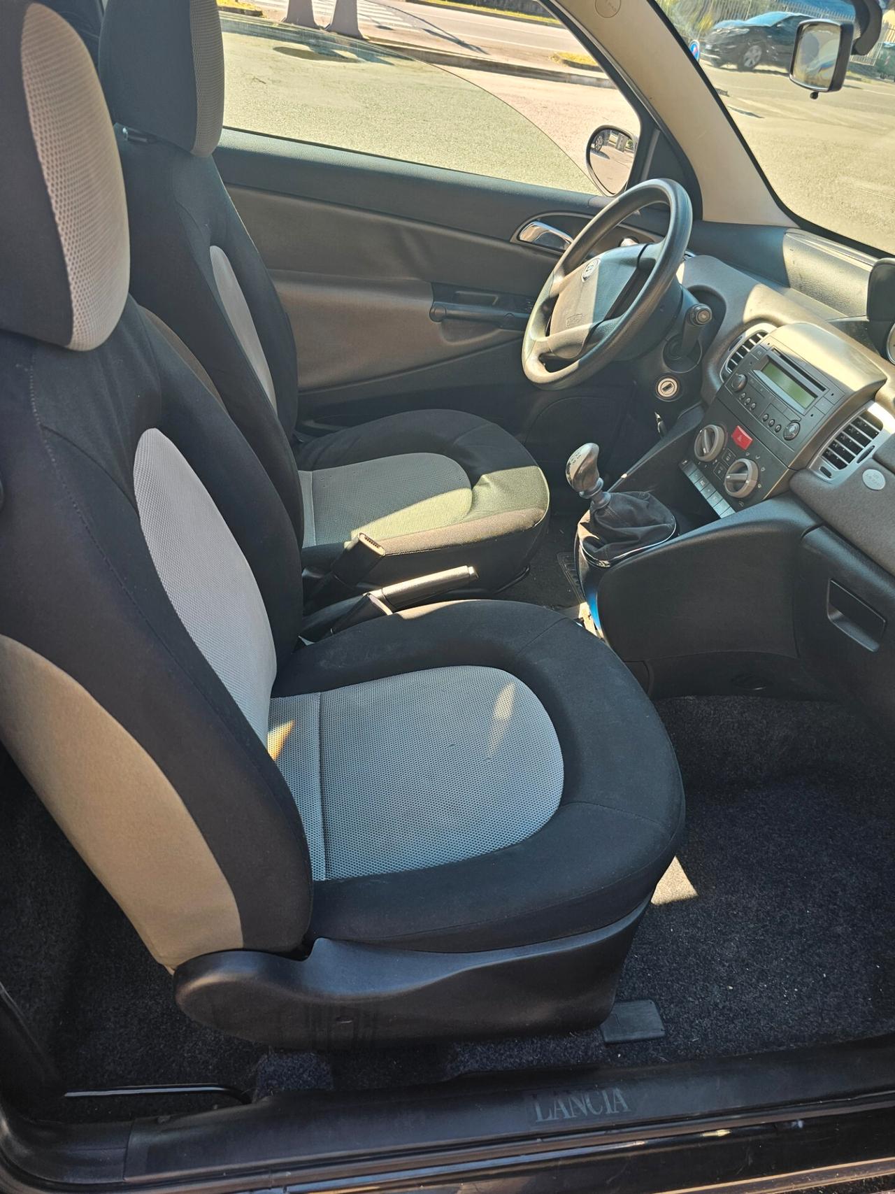 Lancia Ypsilon 1.2 Argento