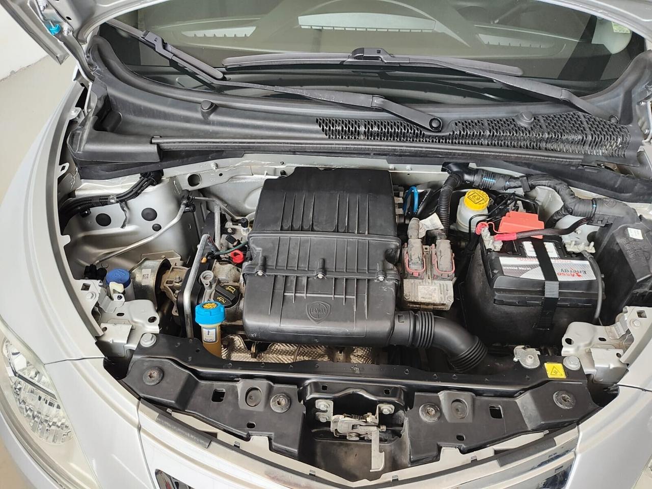 Lancia Ypsilon 1.2 69 CV 5 porte S&S Silver