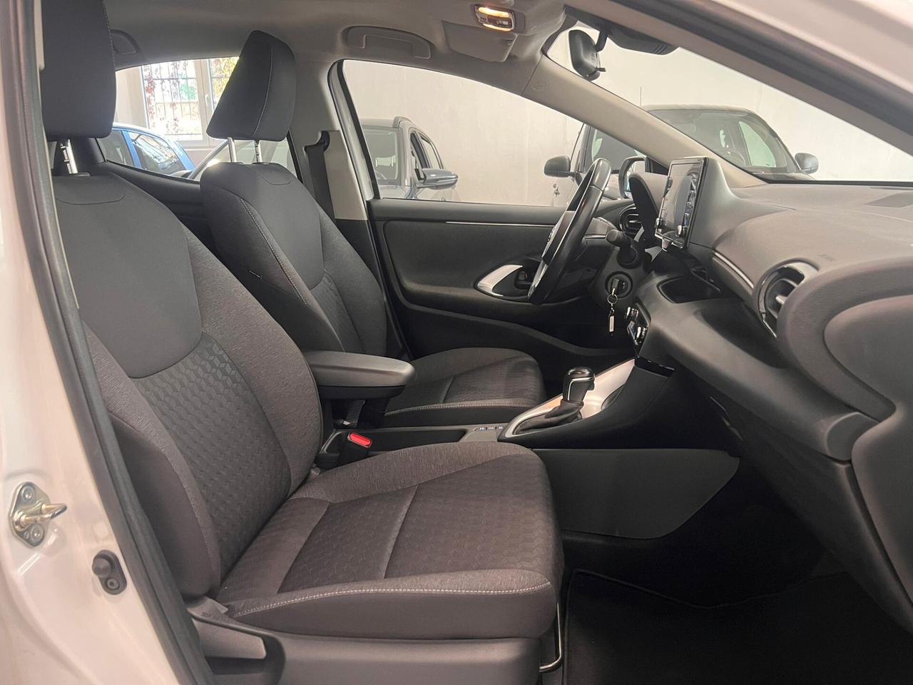 Toyota Yaris 1.5 Hybrid Business PREZZO REALE