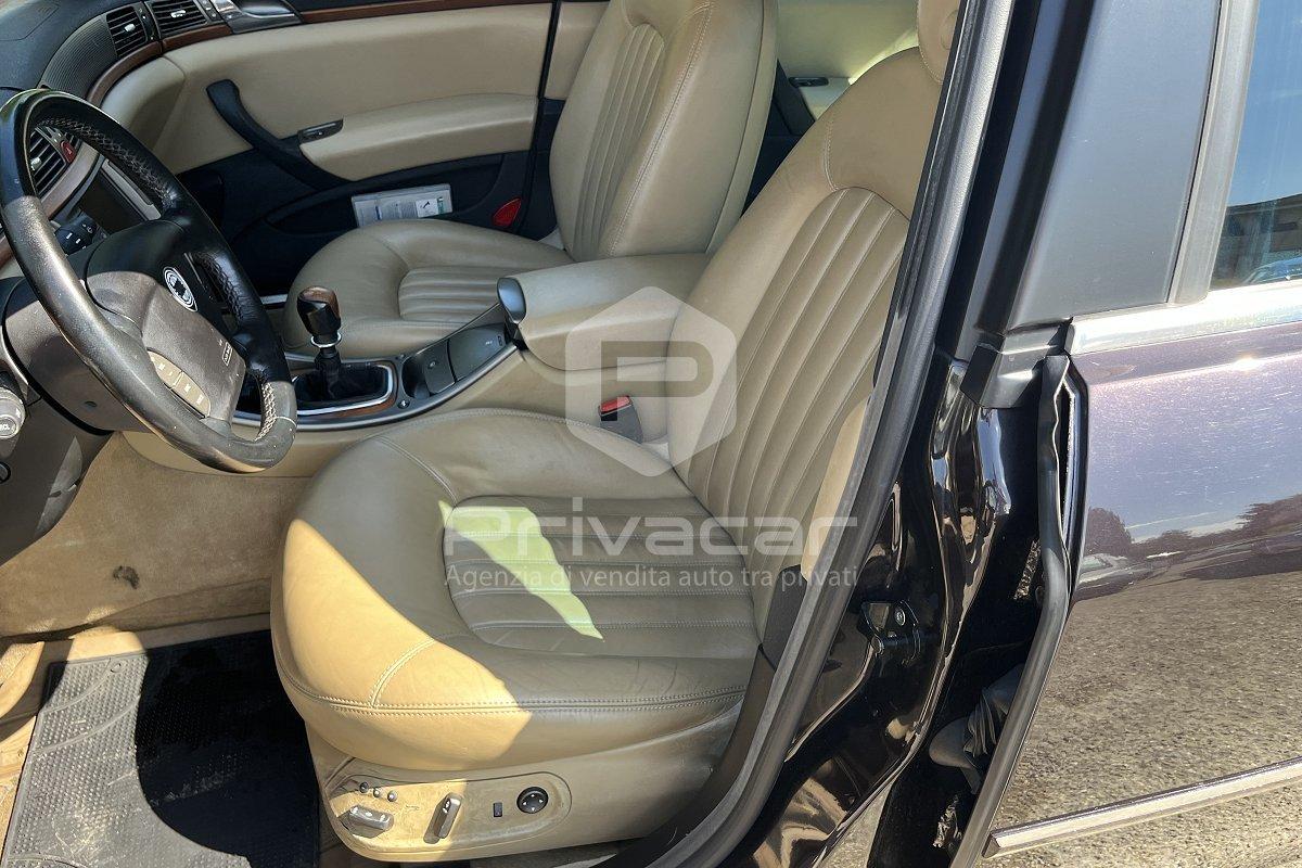 LANCIA Thesis 2.4 JTD Emblema