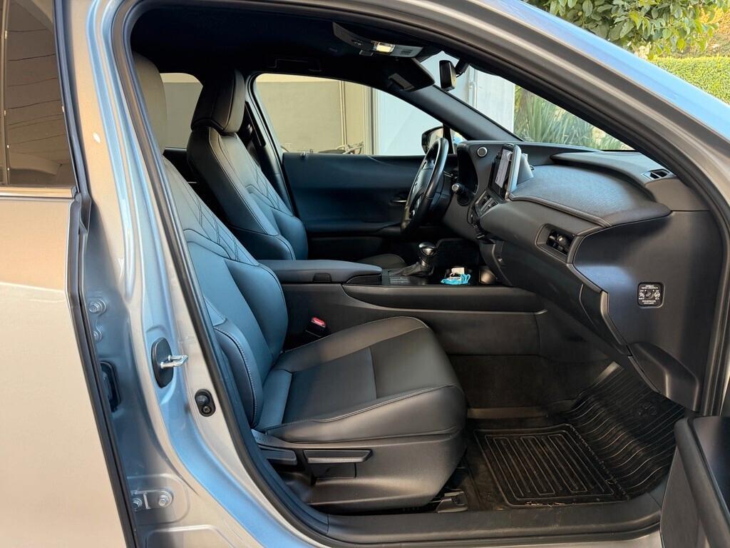 Lexus UX Hybrid 4WD Design