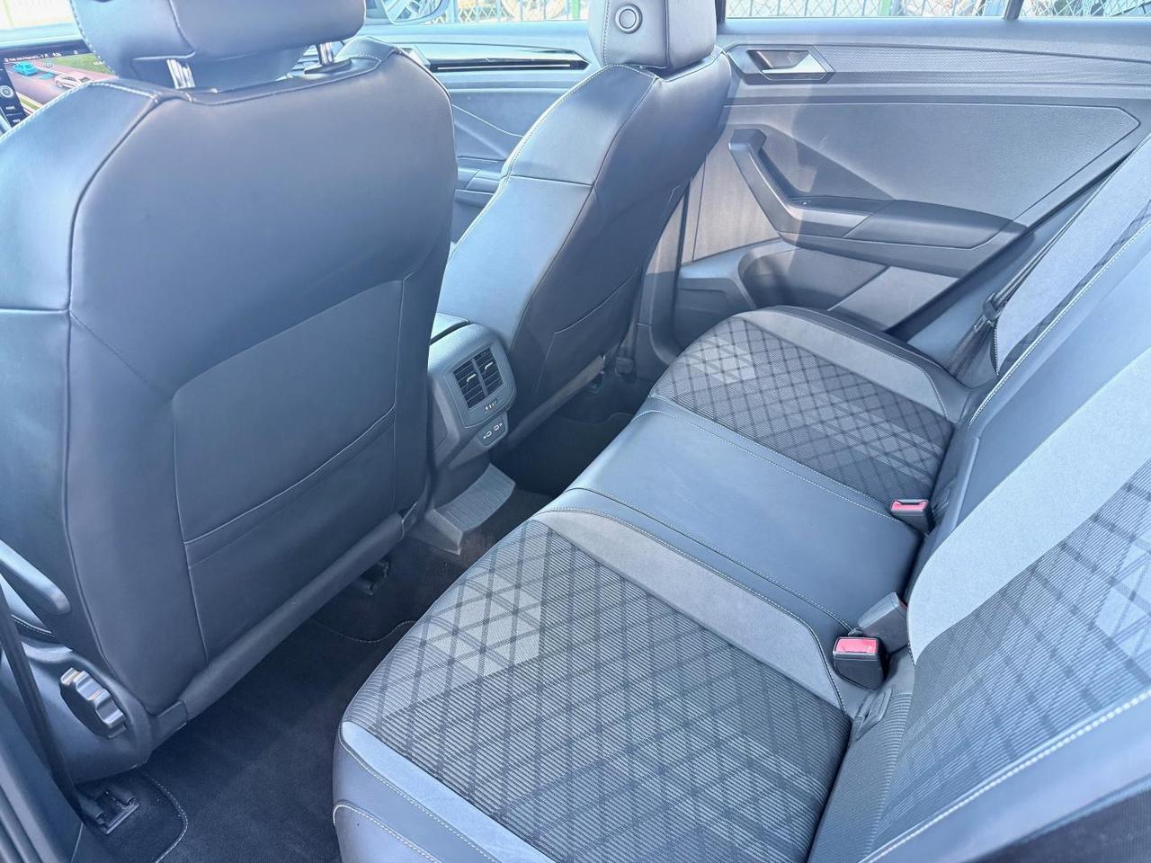 Volkswagen T-Roc 1.5 tsi R-Line dsg