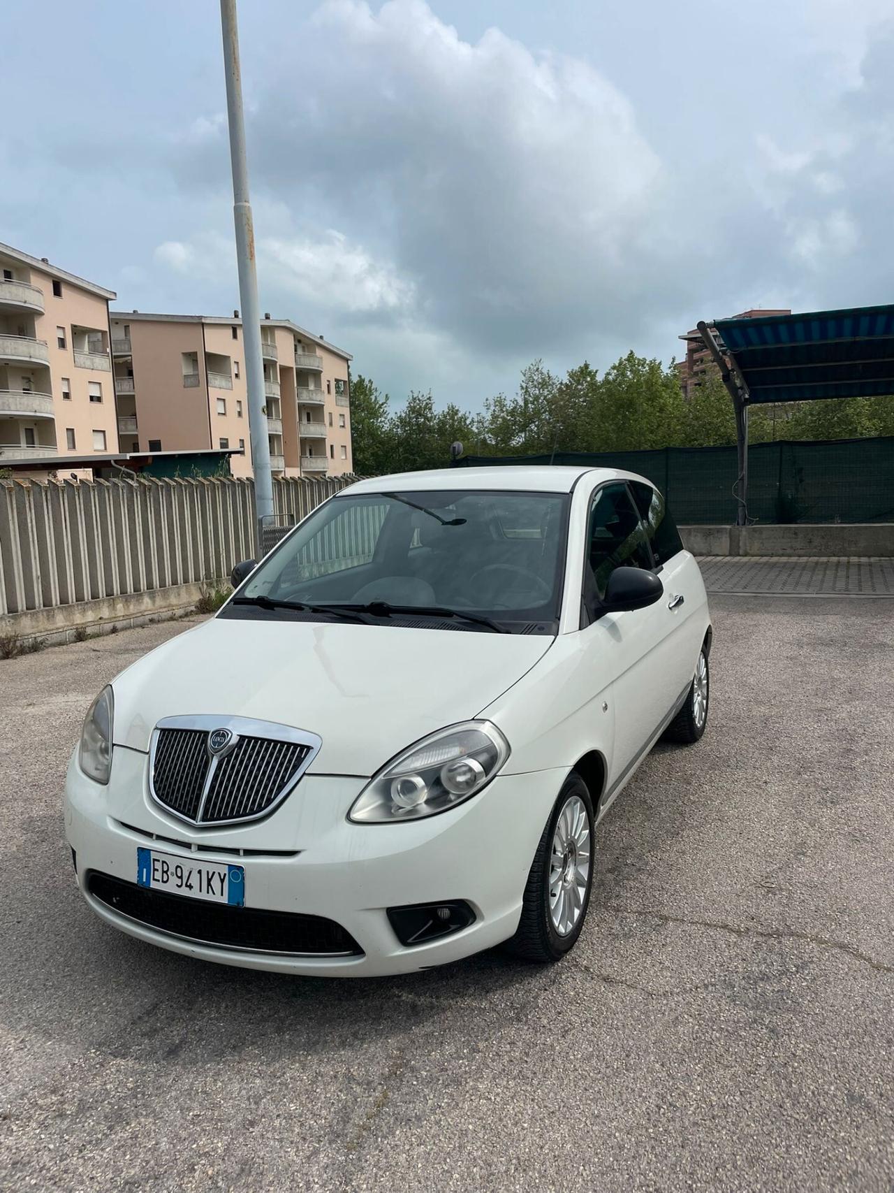 Lancia Ypsilon 1.2 69 CV Unyca