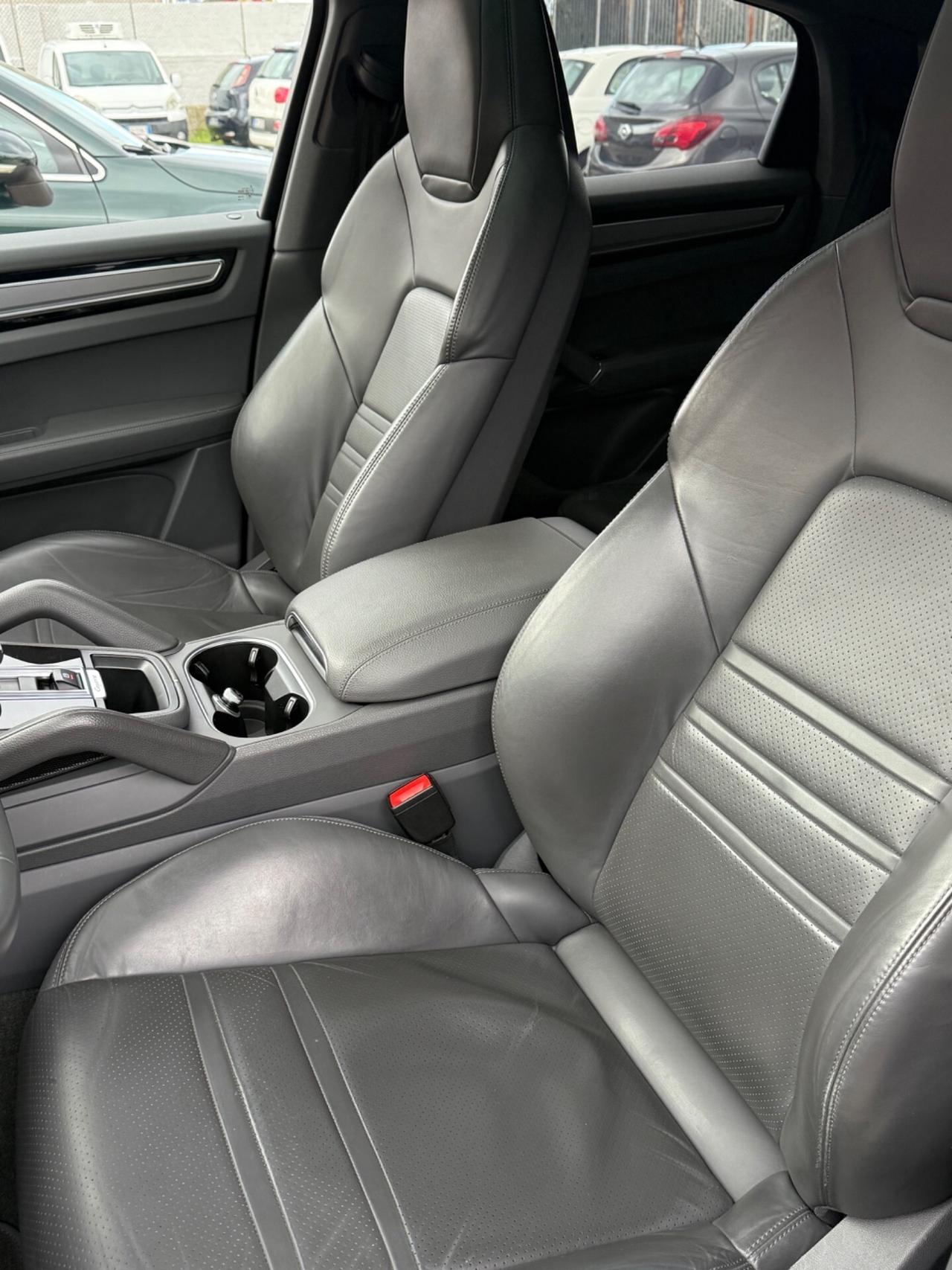 Porsche Cayenne Coupé 3.0 V6 E-Hybrid