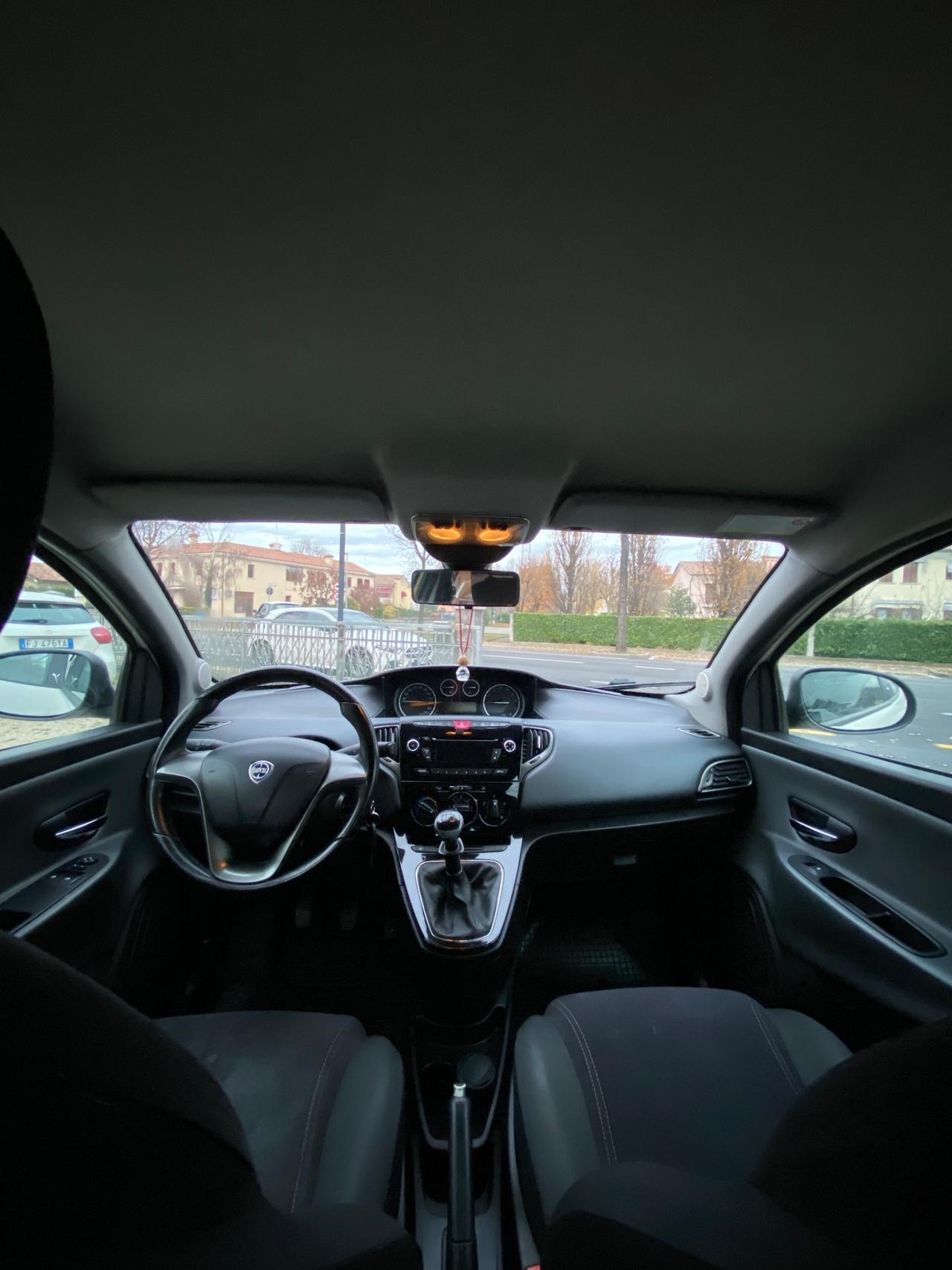 Lancia Ypsilon 1.2 69 CV 5 porte S&S Platinum