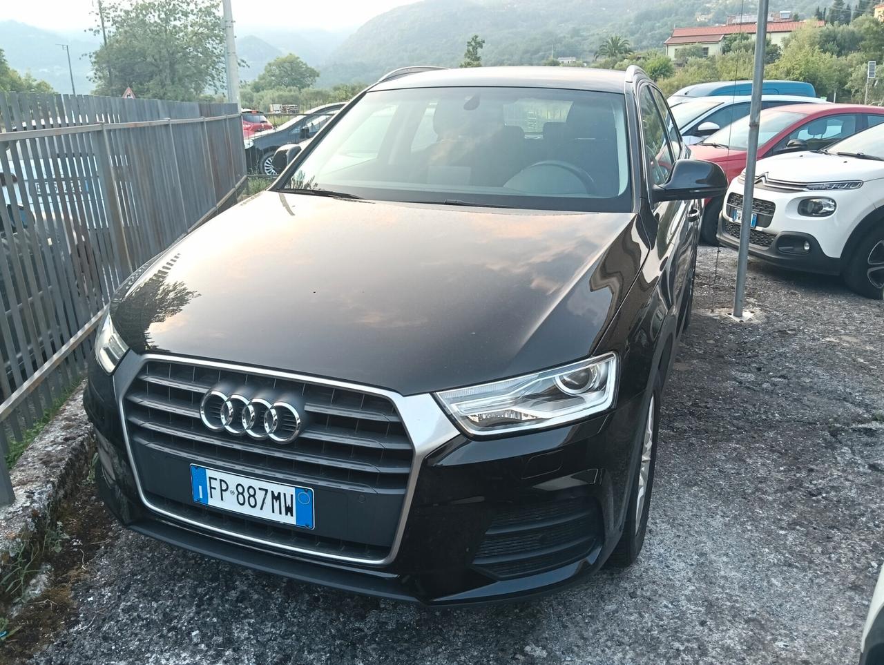Audi Q3 2.0 TDI 120 CV Business