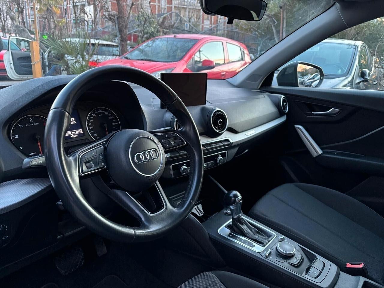 Audi Q2 - 1,6 TDI S tronic Identity Black OK Neopatentati