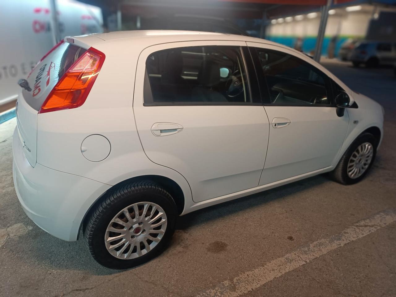 FIAT GRANDE PUNTO 1.4 METANO DI SERIE NEOPATENTATI