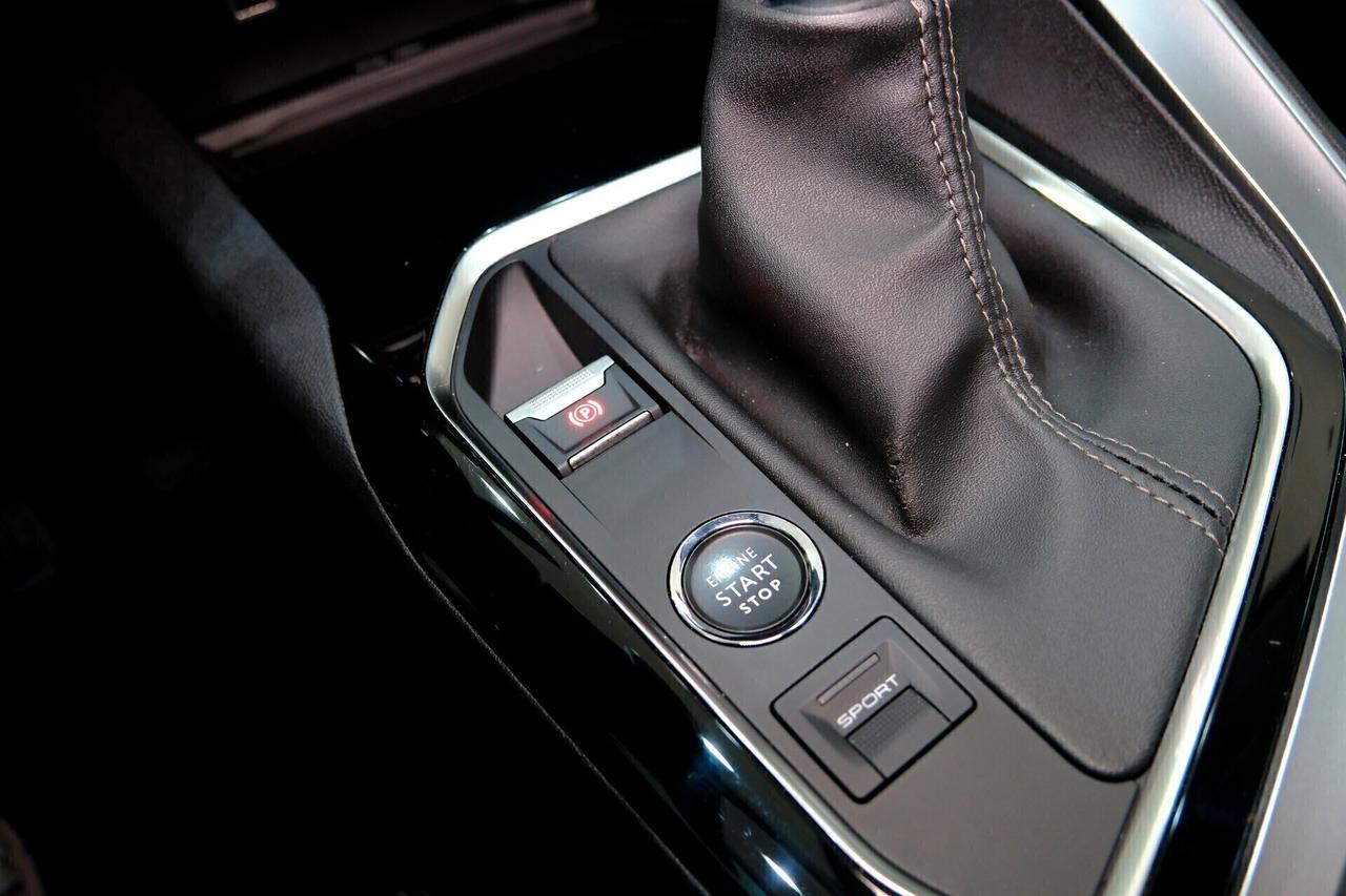 Peugeot 3008 ALLURE 1.2T 130cv COCKPIT LED+NAV