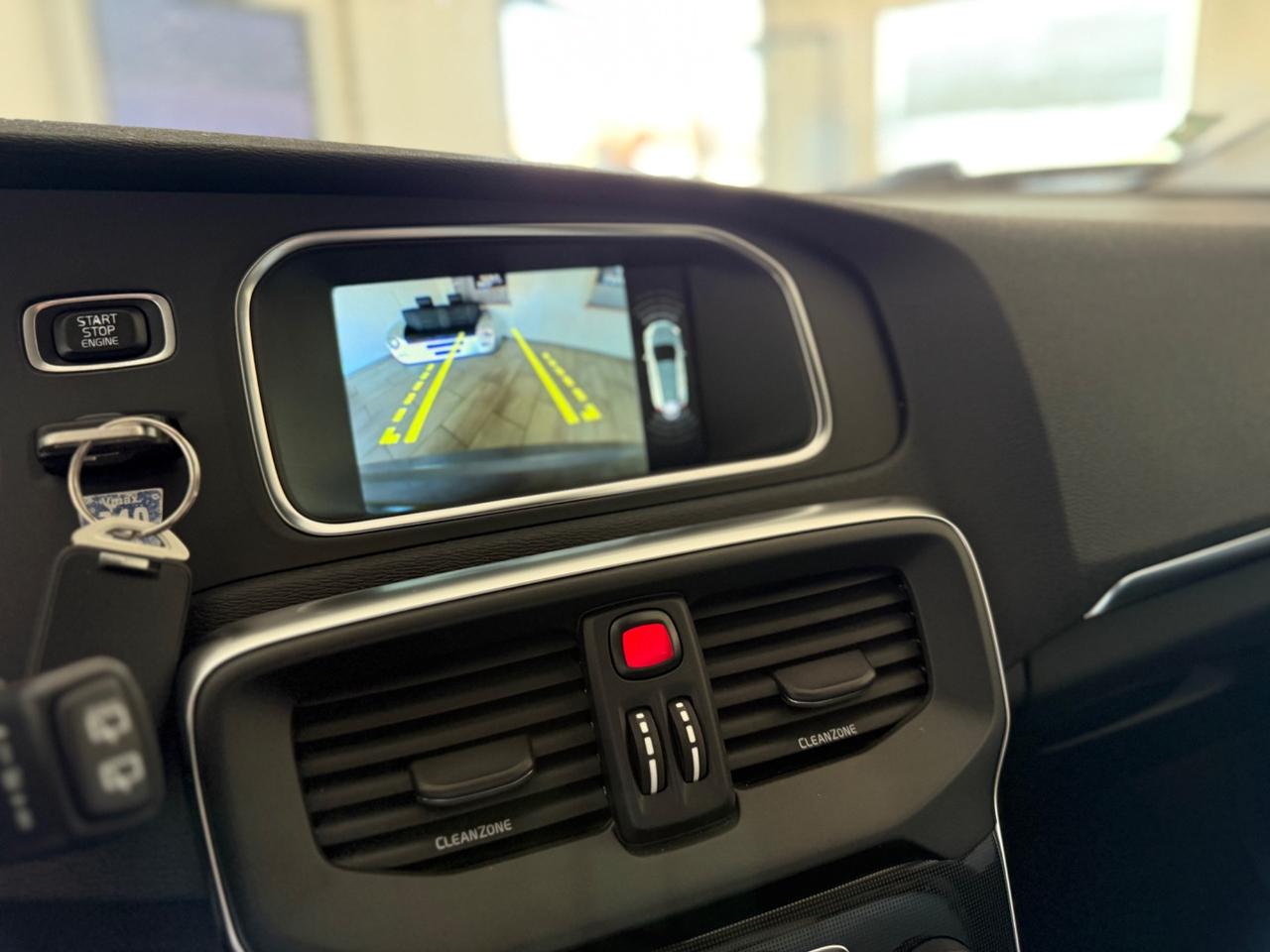 Volvo V40 D2 Geartronic R-design Kinetic