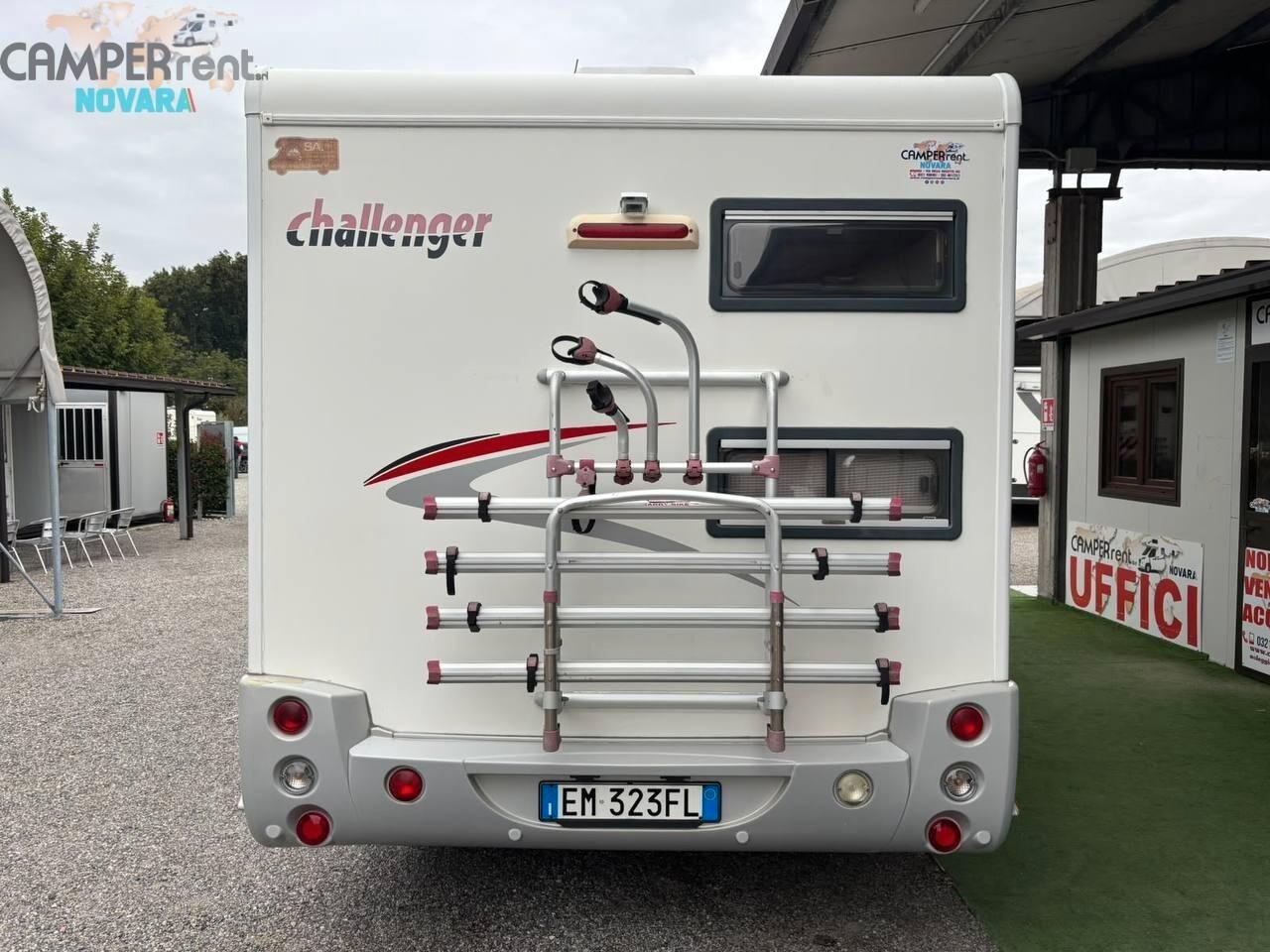 CHALLENGER GENESIS 65 - mansardato con doppia Dinette e letti a castello in coda