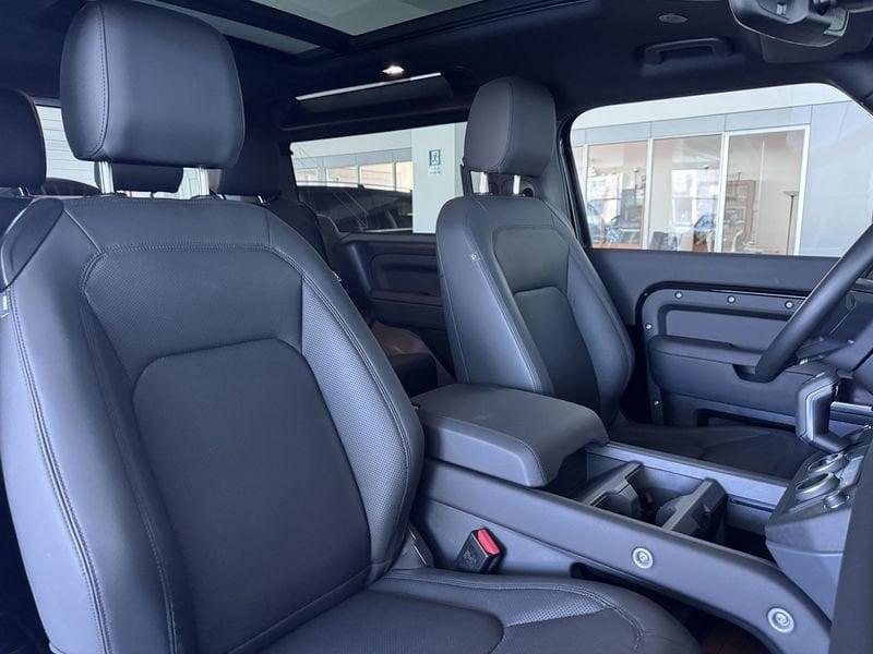 Land Rover Defender 3.0D I6 200 90 X-Dynamic SE AWD auto.