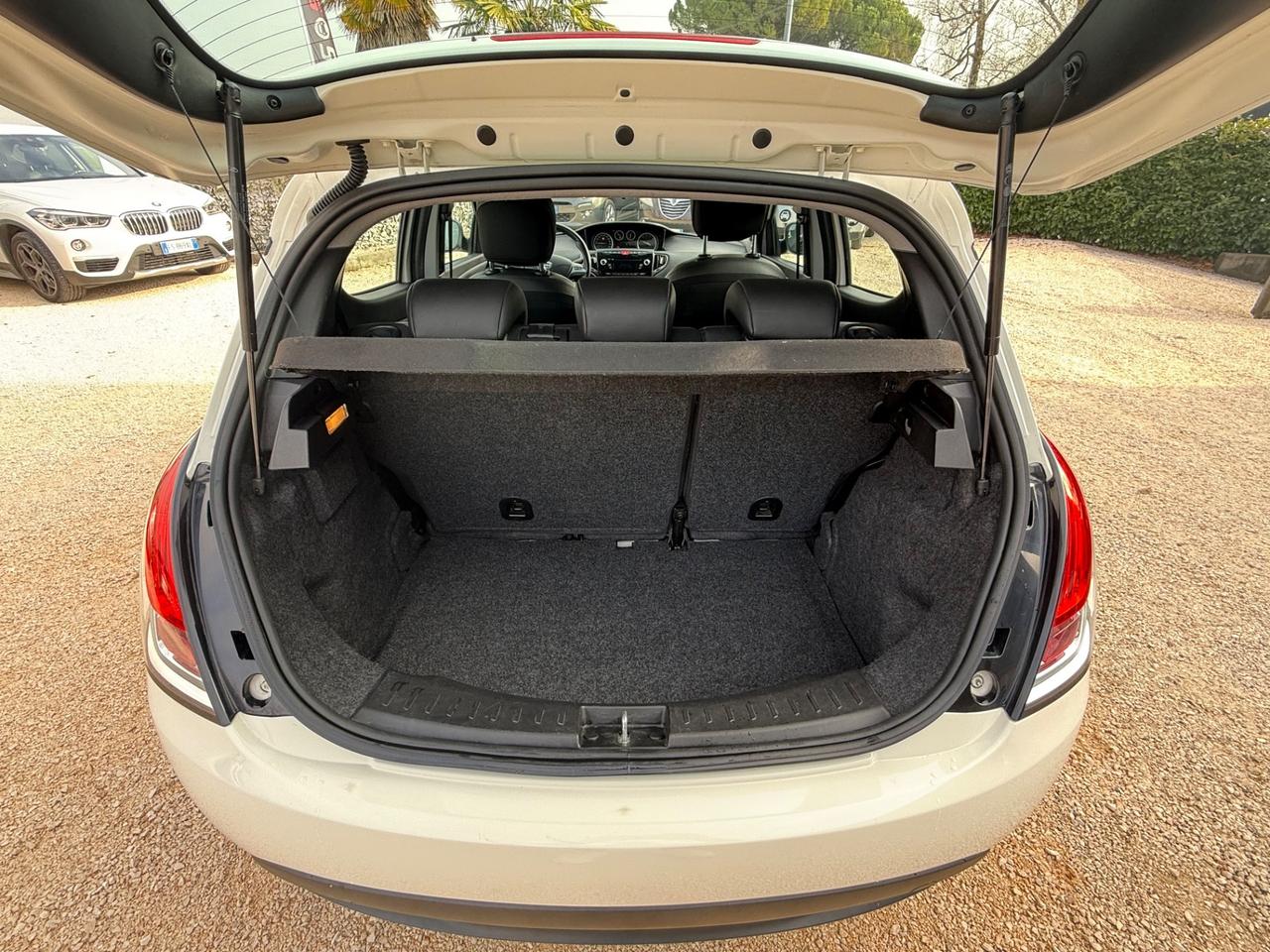 Lancia Ypsilon 1.2 69 CV 5 porte GPL Ecochic Platinum