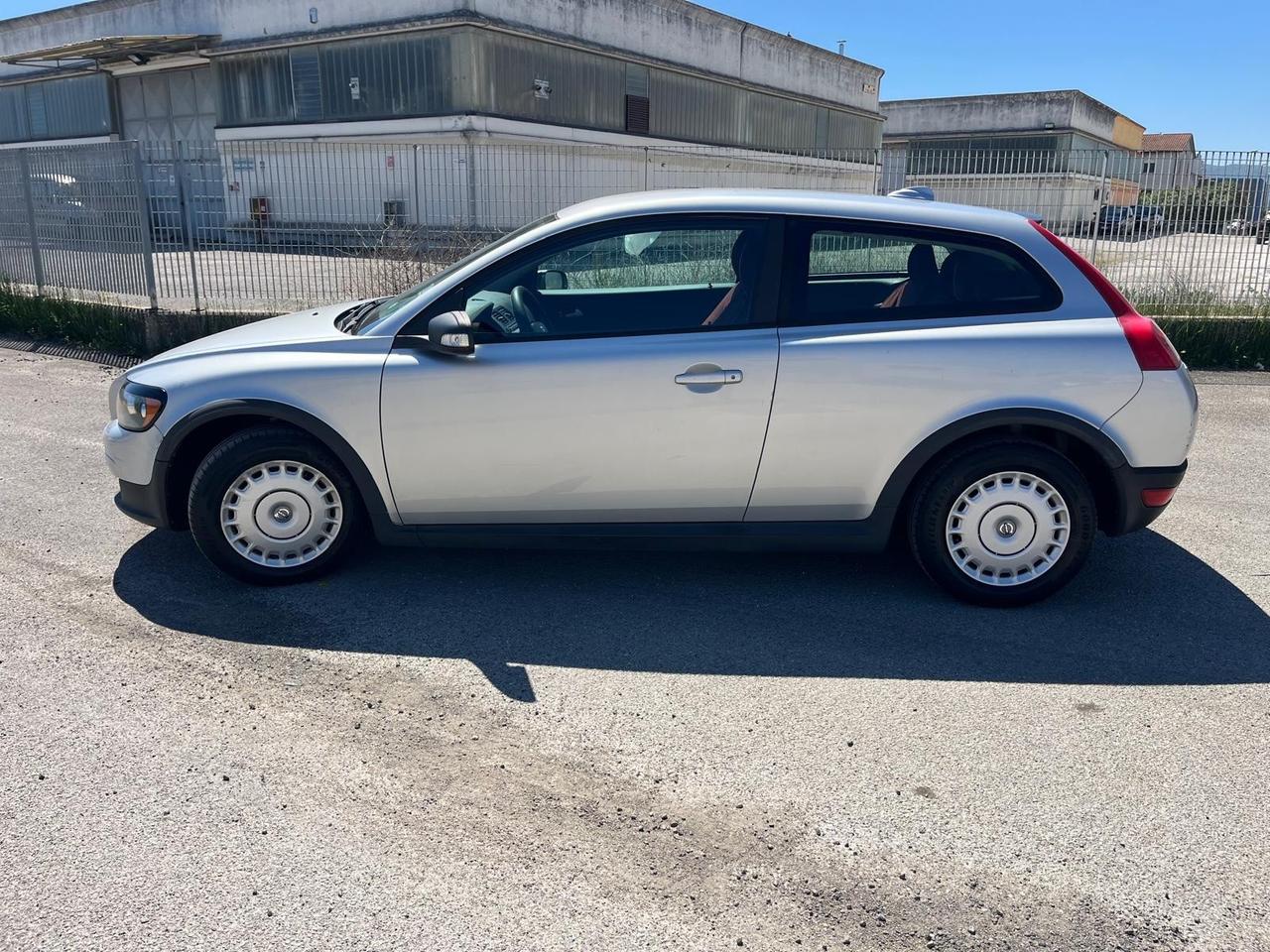 Volvo C30 1.6 Kinetic 142000 KM