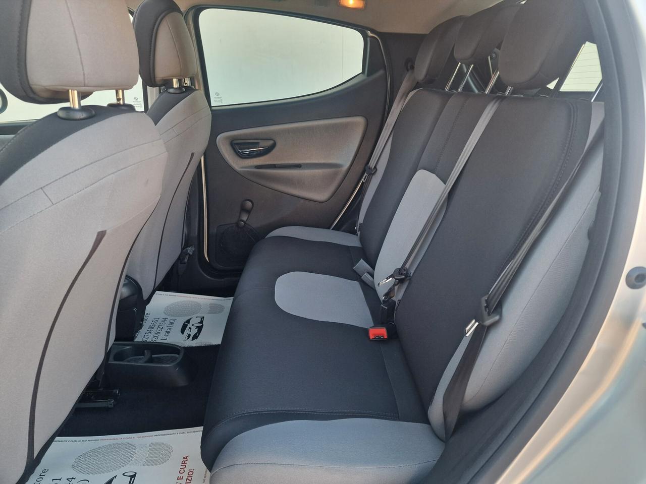 Lancia Ypsilon 1.2 benzina 70cv Tetto panoramico