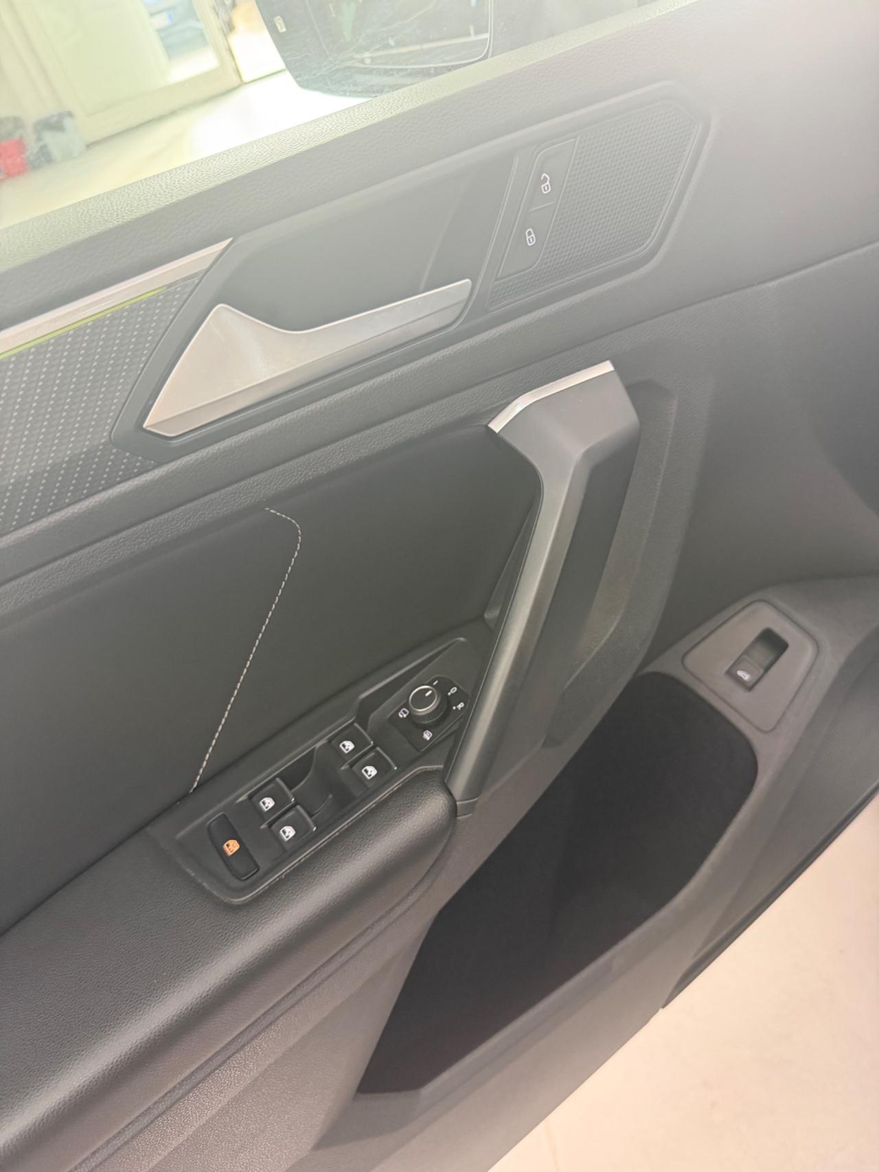 VW Tiguan 2.0 150 CV DSG R-Line FINANZIABILE