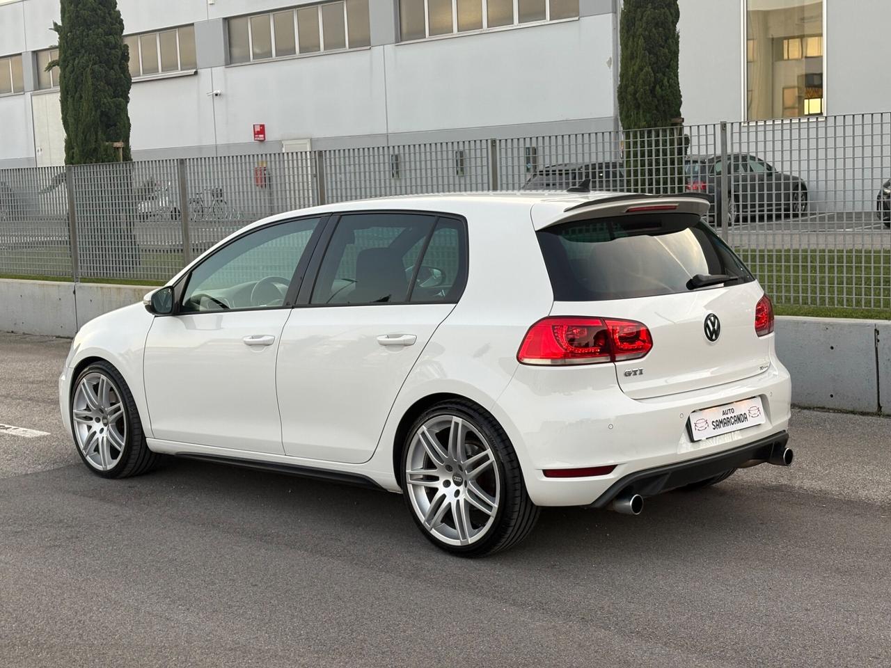 Volkswagen Golf GTI 2.0 TSI 5p.