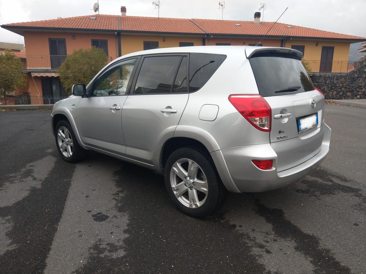 Toyota RAV 4 2.2 4WD D-4D Luxuri