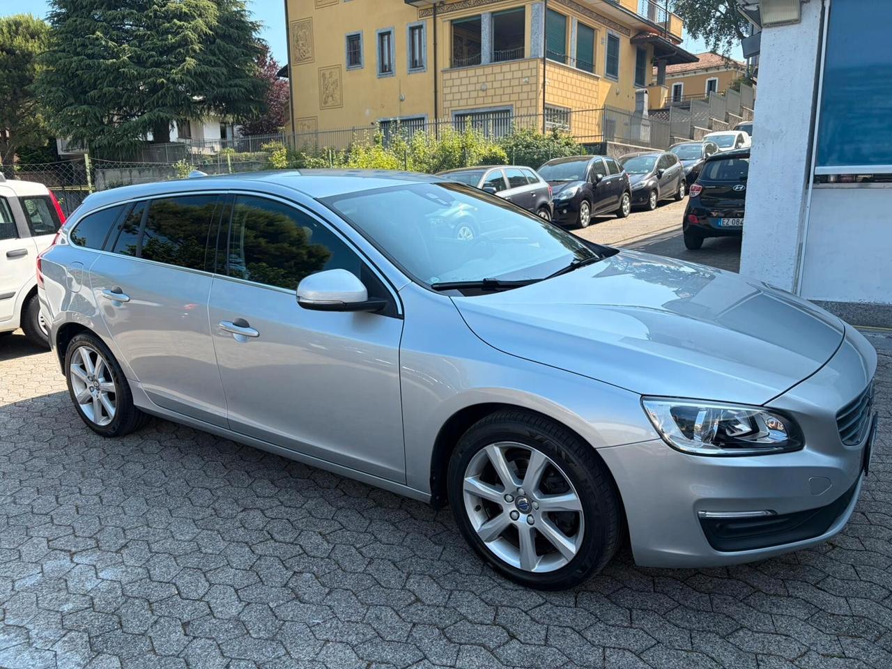 Volvo V60 D3 Momentum*EURO6*CERCHI