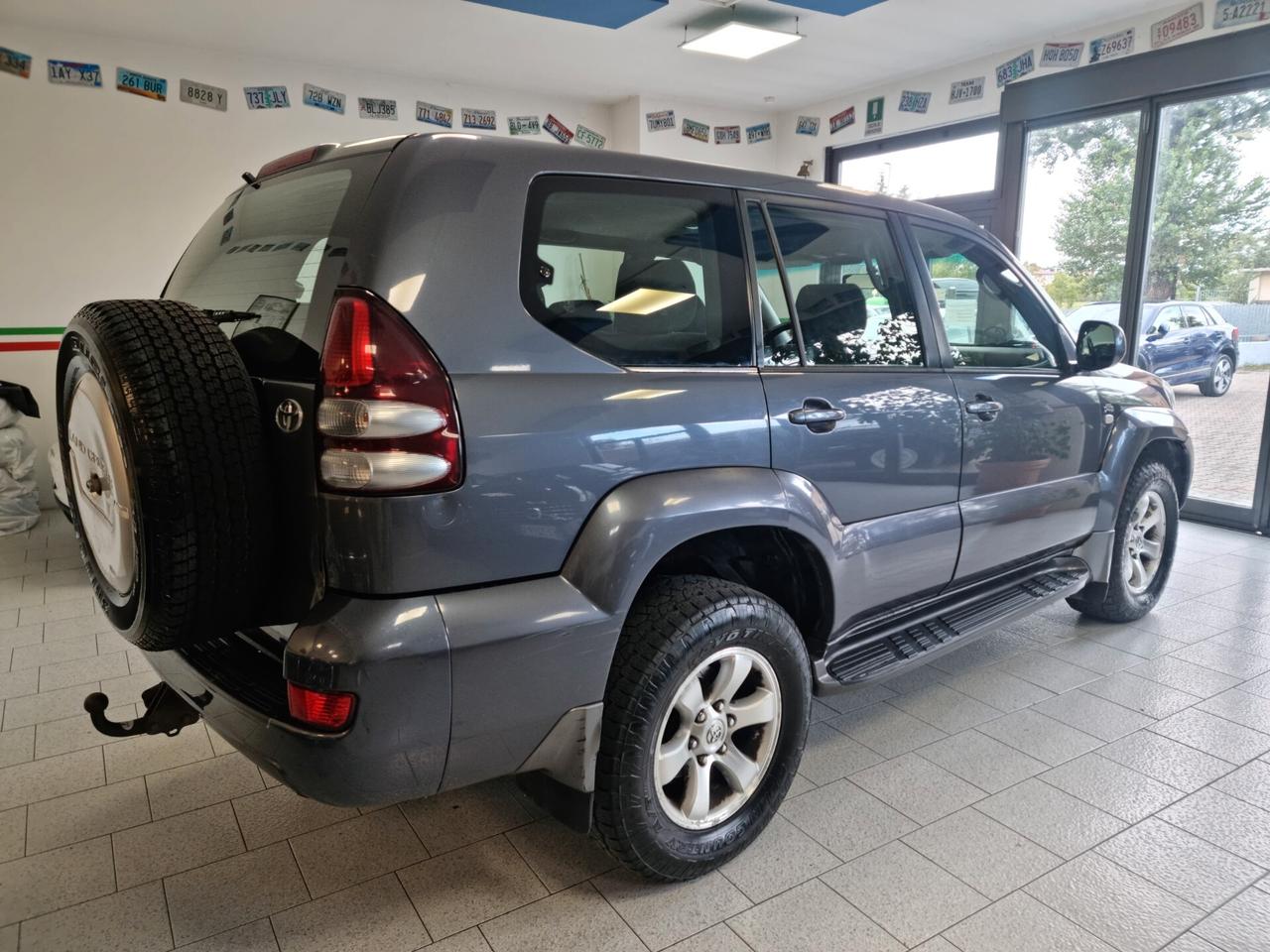 Toyota Land Cruiser 3.0 D-4D 8 POSTI