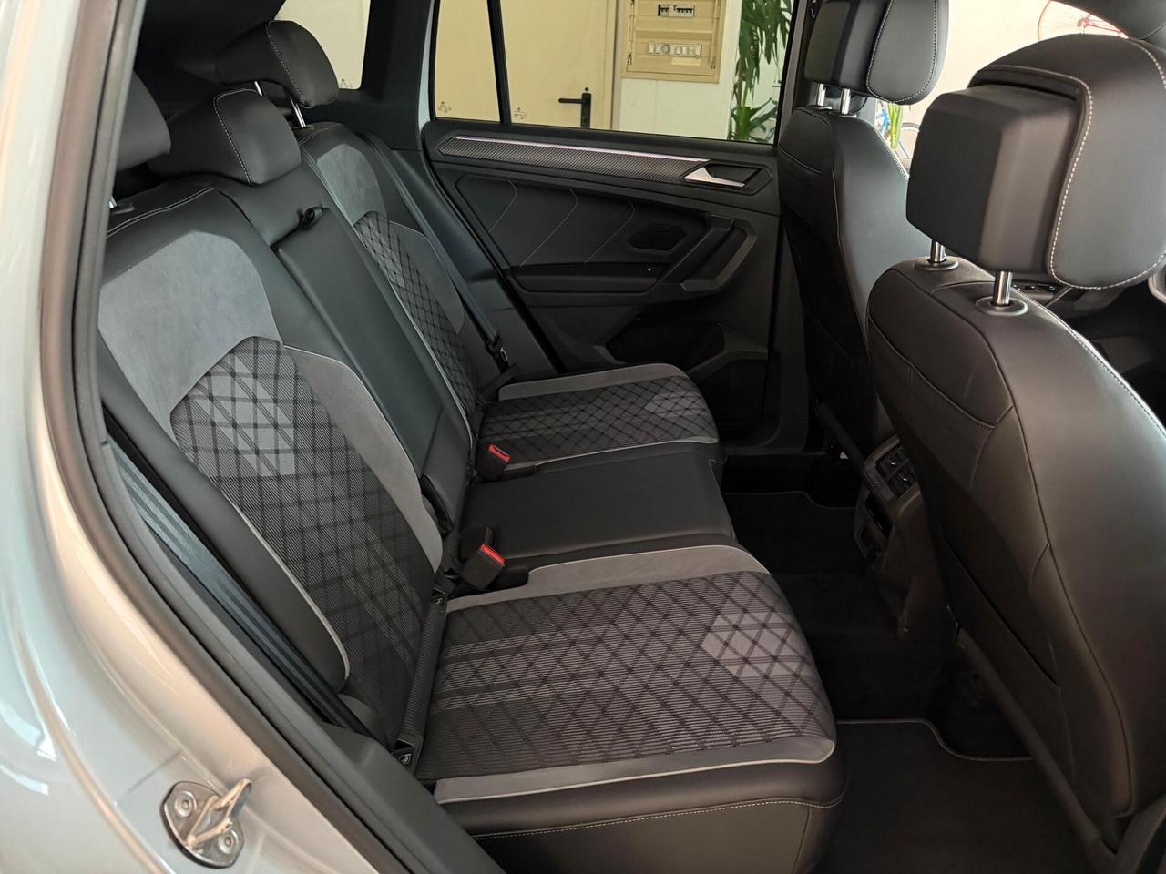 Volkswagen Tiguan 2.0cc tdi R-Line 4motion 150cv dsg Iva Esposta