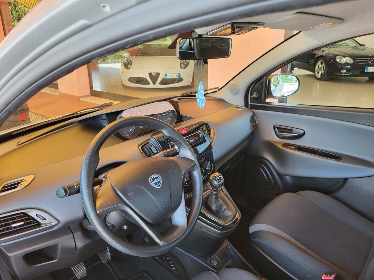 Lancia Ypsilon 1.2 69 CV 5 porte Silver