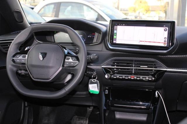 Peugeot 2008 1.2 Allure s&s 130cv eat8 con Navigatore e Carplay