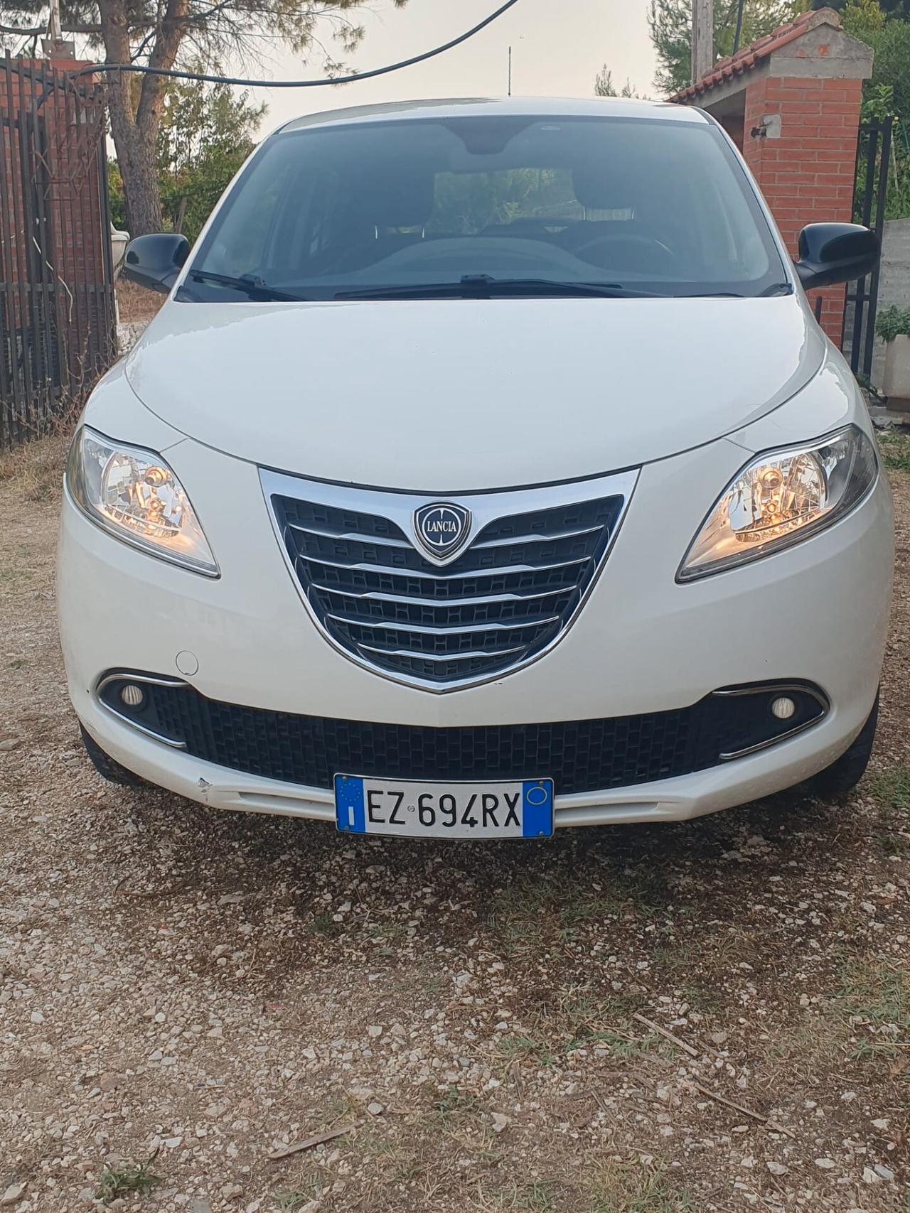 SUPER OCCASIONE: Lancia Ypsilon full, Turbo/Metano - Interni come NUOVI!