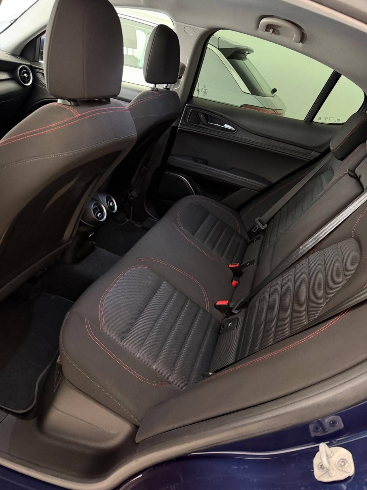 Alfa Romeo Stelvio Rosso edizione