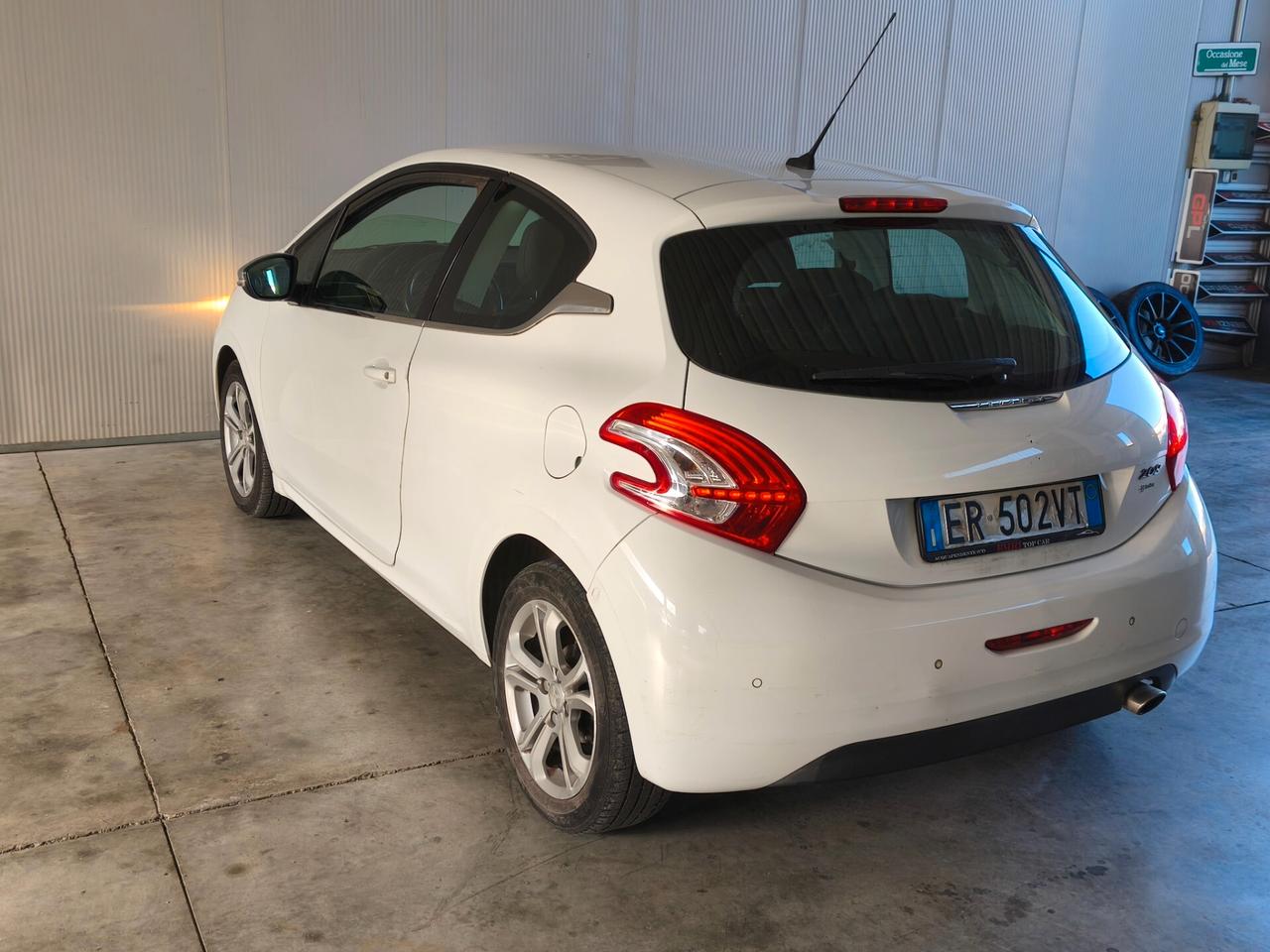Peugeot 208 1.4 HDi 68 CV Allure