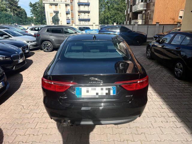 JAGUAR XF 2.0 D 180 CV aut. Pure