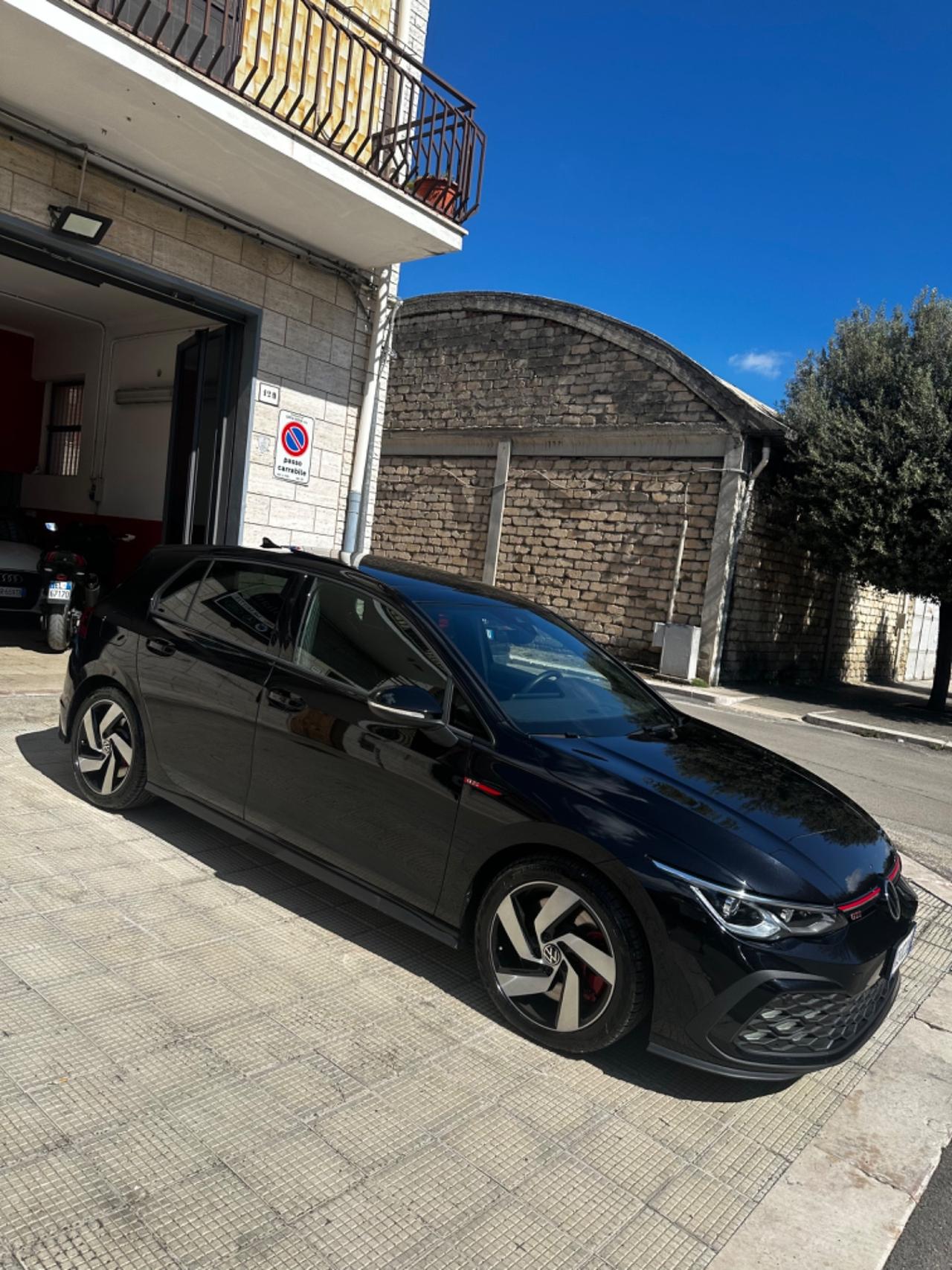 Golf 8 GTi 245cv Tetto apribile IQ-light Navi Radar