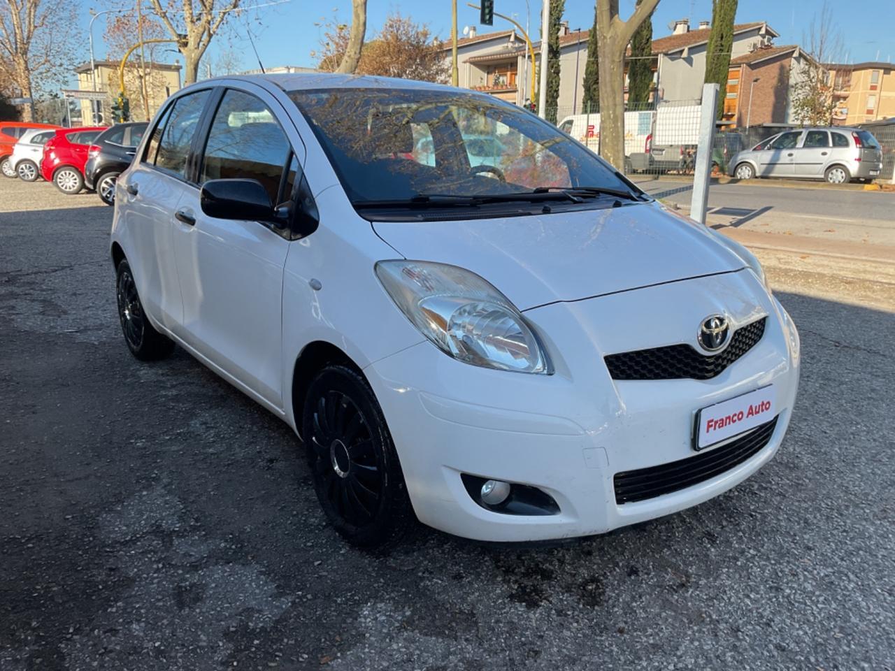 Toyota Yaris 1.0 5 porte Luxury OK NEOPATENTATI