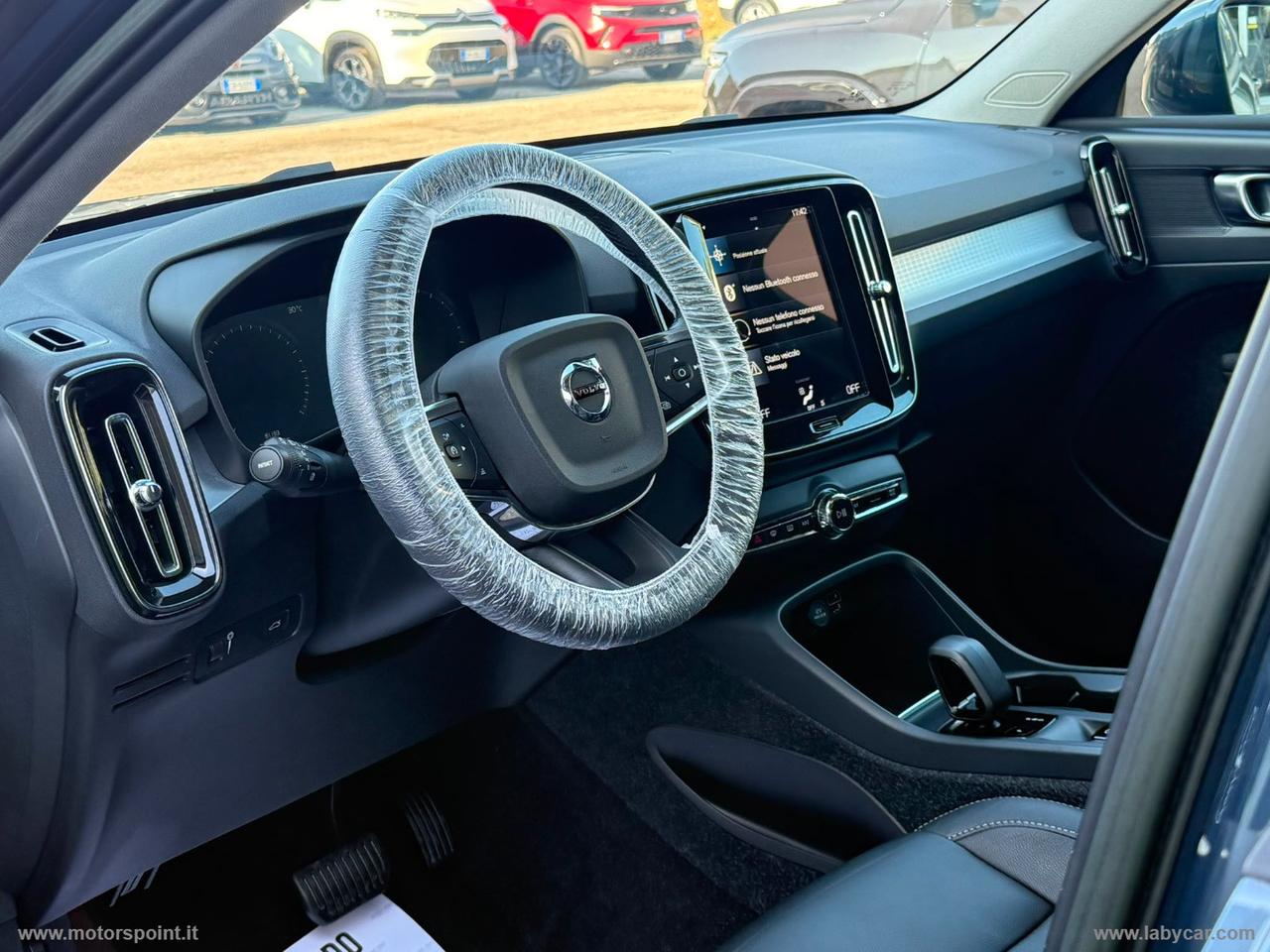 VOLVO XC40 T2 Geartronic Momentum Pro