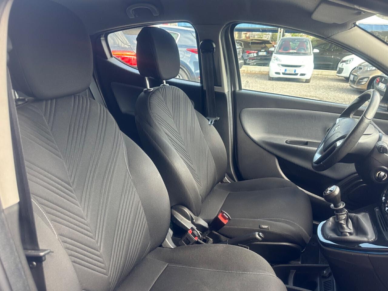 Lancia Ypsilon 1.0 FireFly 5 porte S&S Hybrid Ecochic Silver